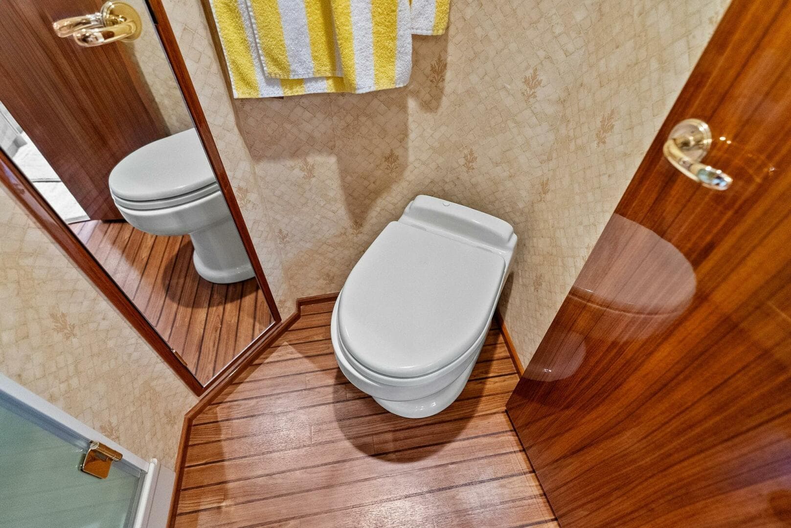 2006 Viking 61 Convertible — photo 36