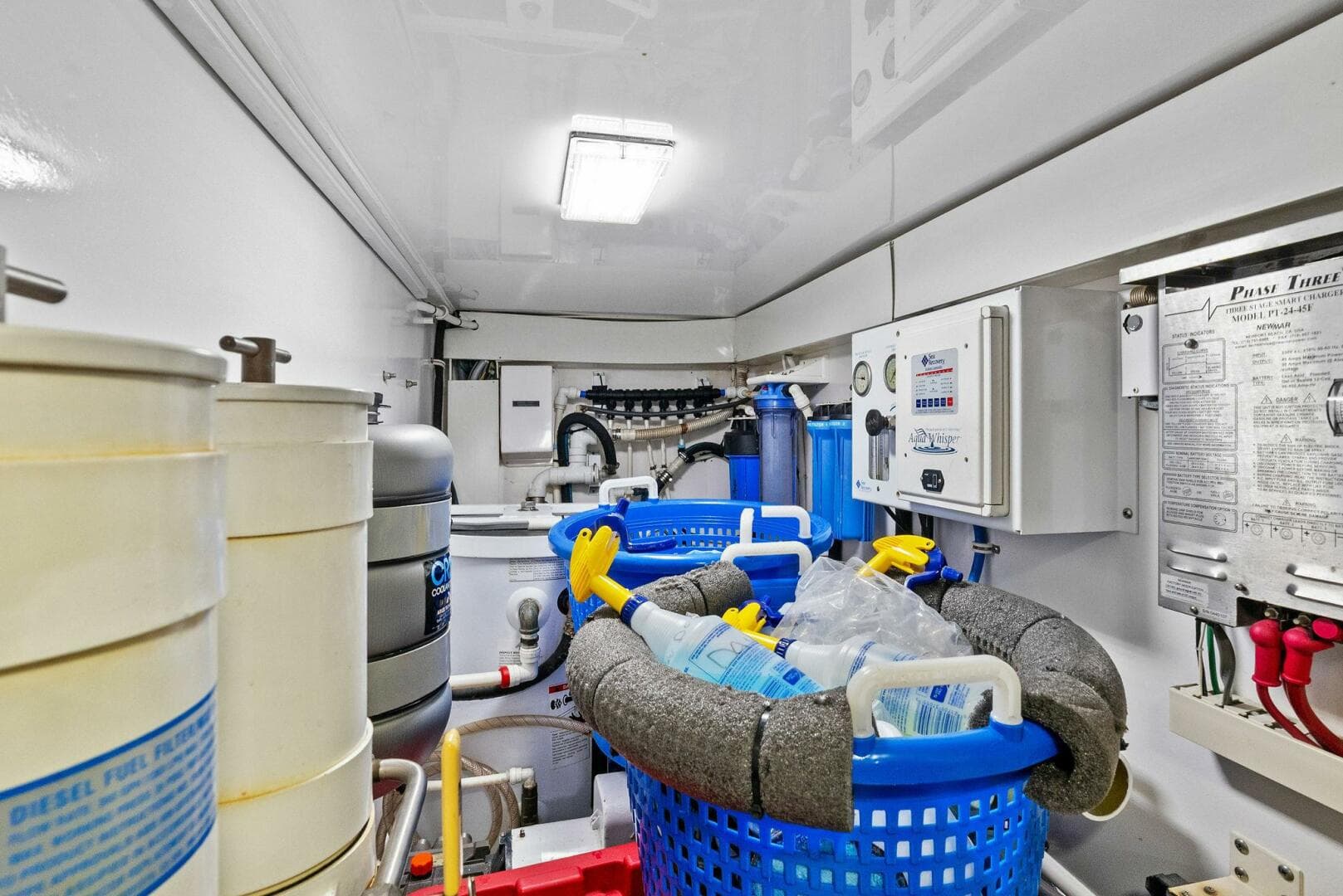 2006 Viking 61 Convertible — photo 48