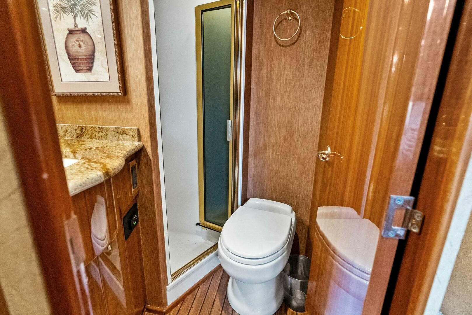 2006 Viking 61 Convertible — photo 21