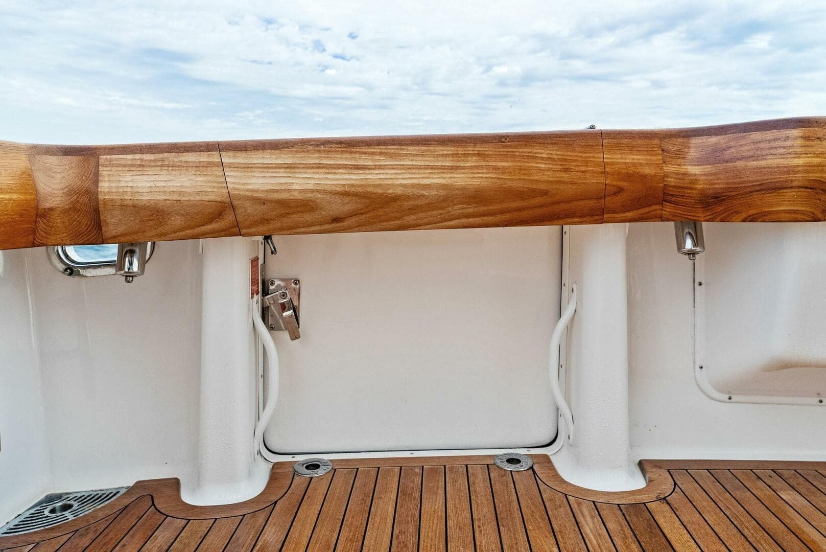 2006 Viking 61 Convertible — photo 51