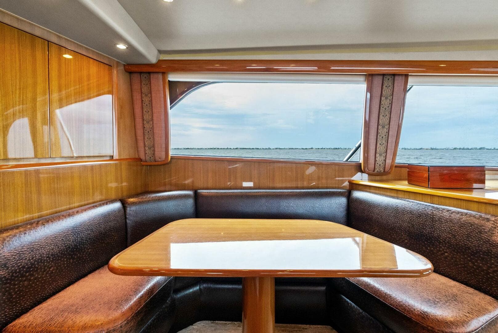 2006 Viking 61 Convertible — photo 15