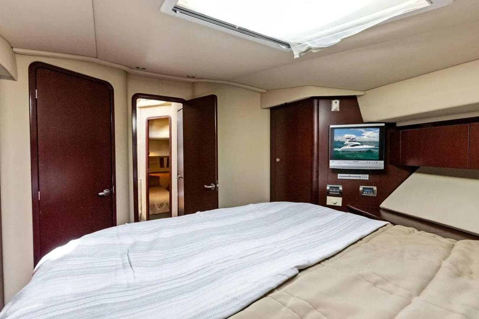 2007 Sea Ray 44 Sedan Bridge — photo 24