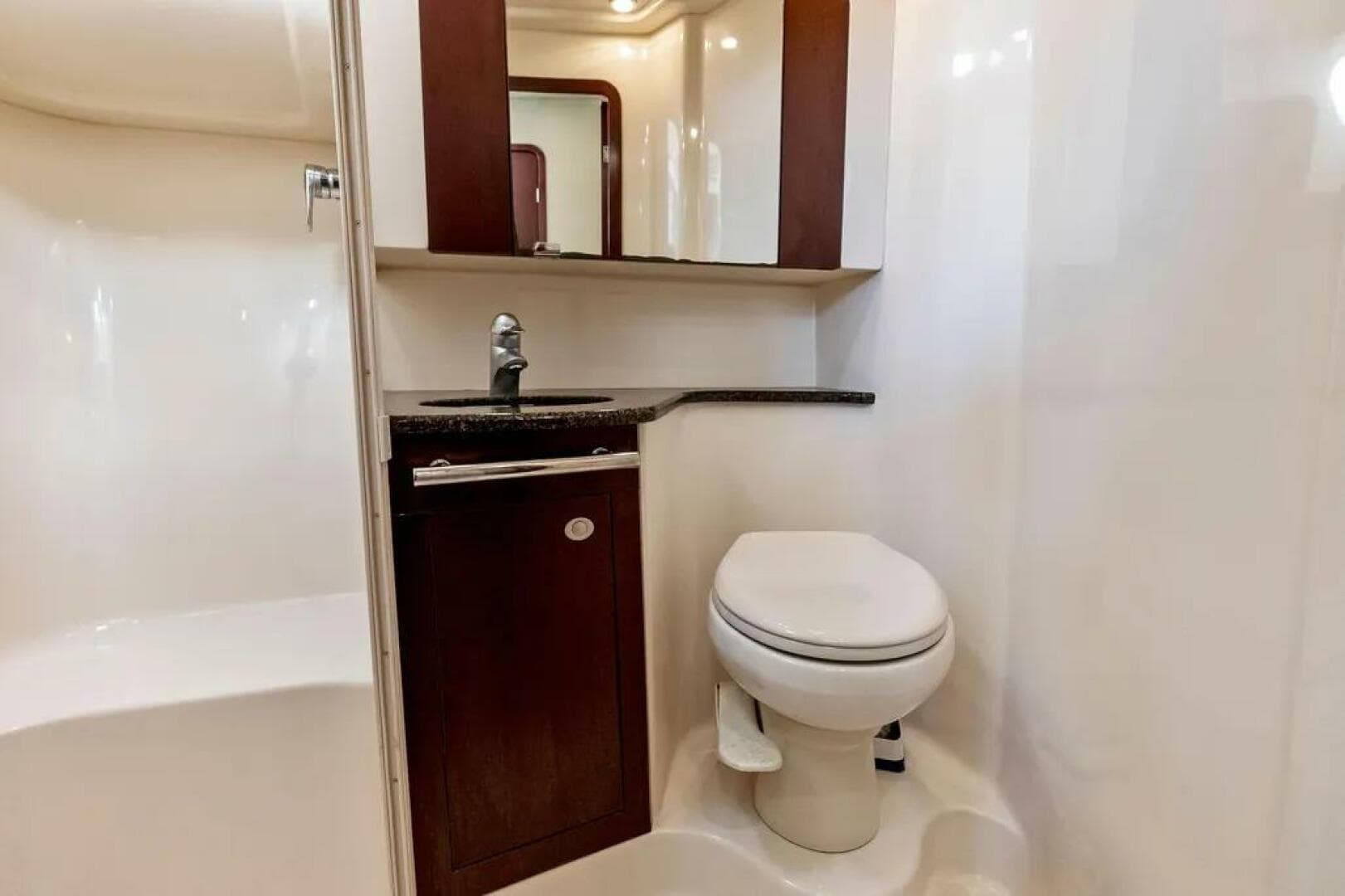 2007 Sea Ray 44 Sedan Bridge — photo 27