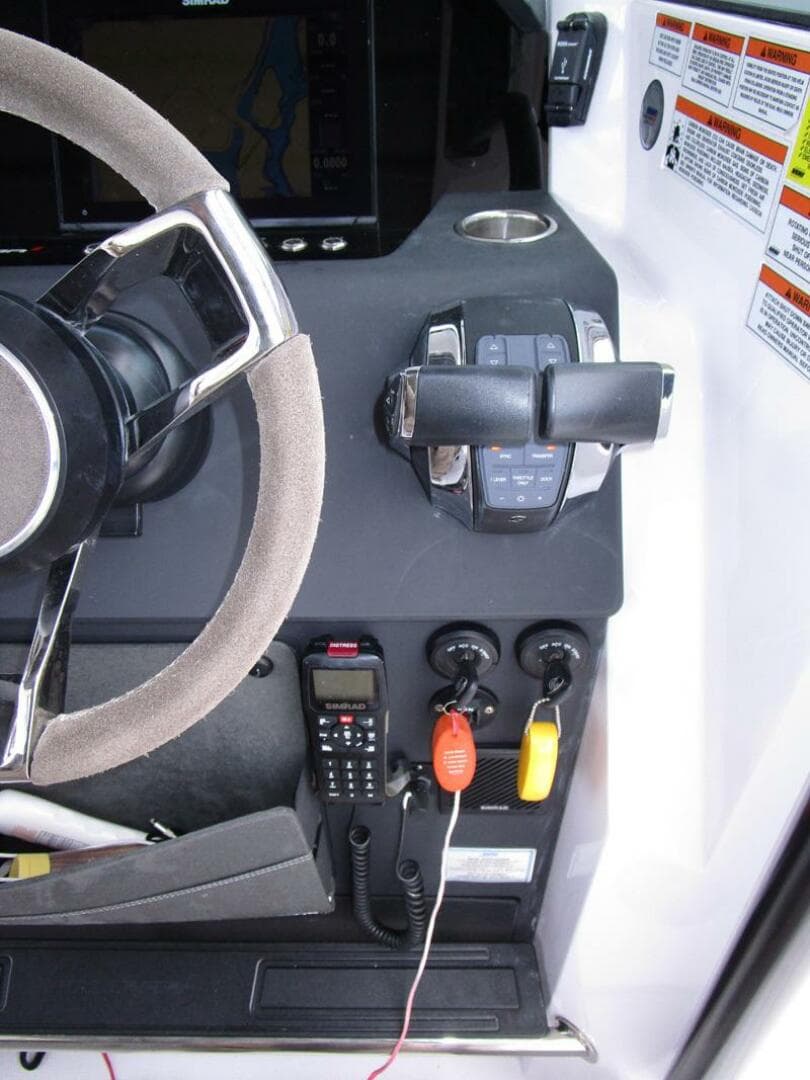 2021 Axopar Sun-Top — photo 15