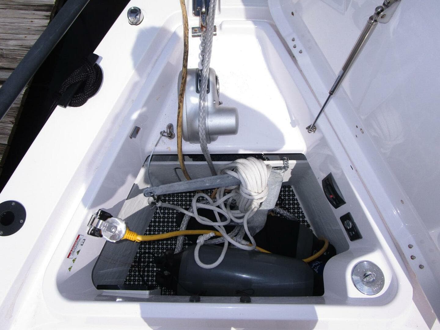 2021 Axopar Sun-Top — photo 6