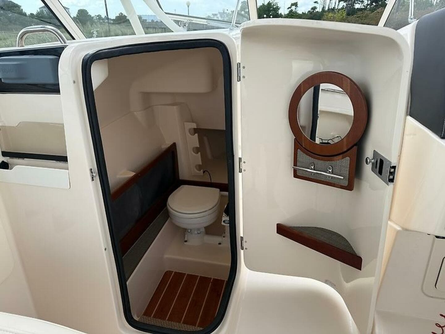 2018 Grady-White Grady-White — photo 18