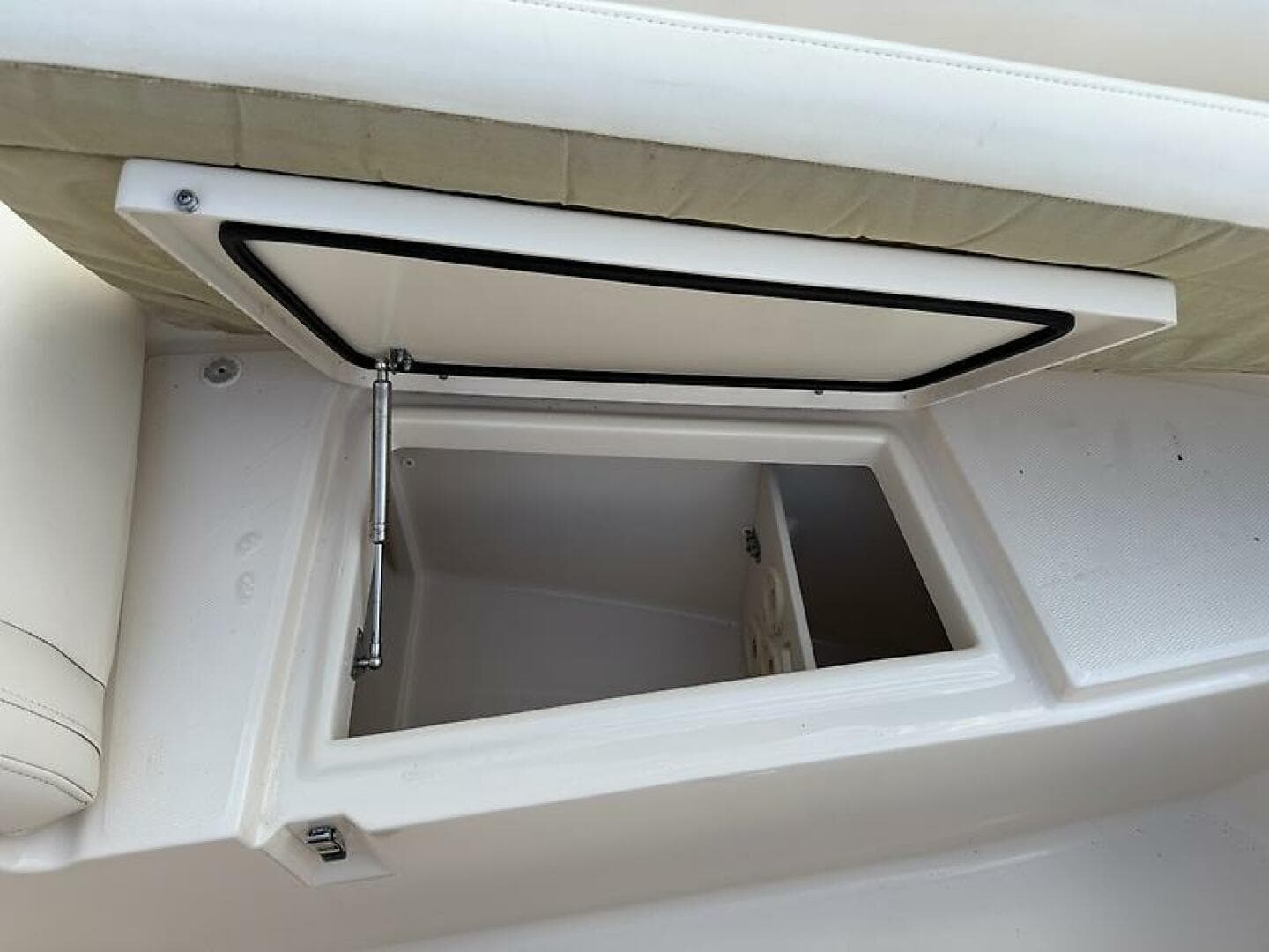 2018 Grady-White Grady-White — photo 14