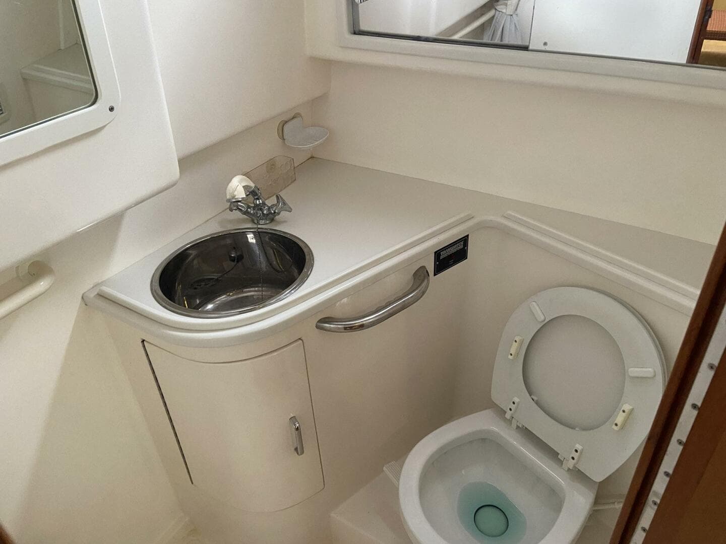 2002 Cabo 35 Express — photo 15