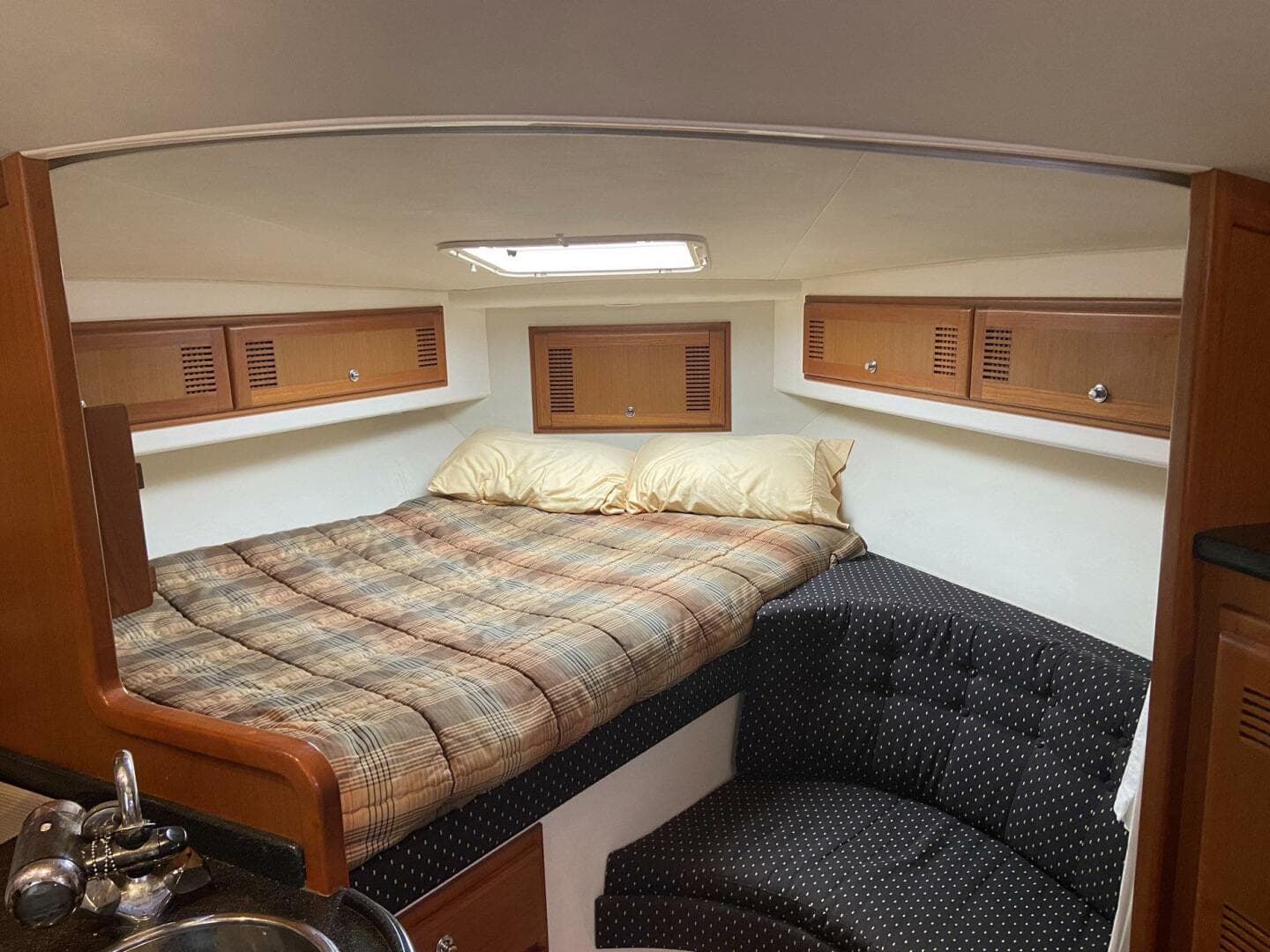 2002 Cabo 35 Express — photo 11