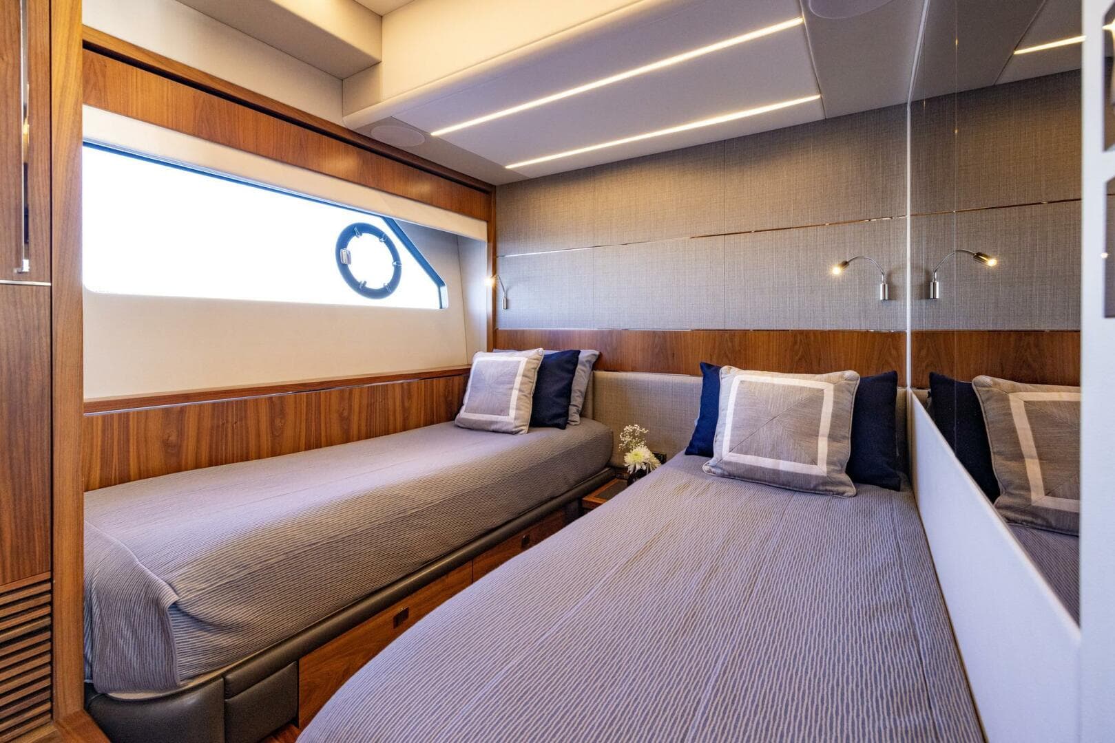 2020 Sunseeker Predator — photo 37