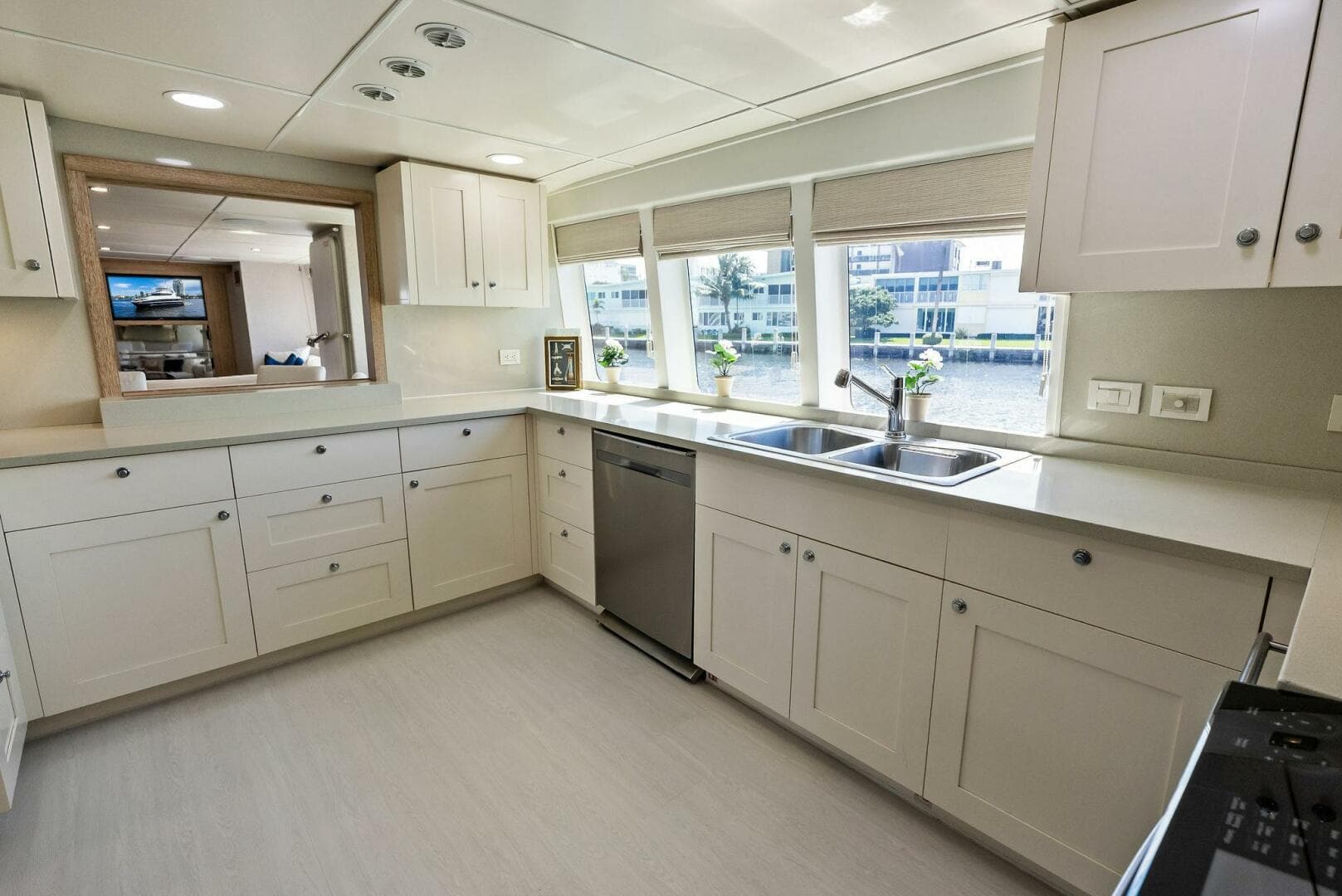 2004 Sabre 92 — photo 38