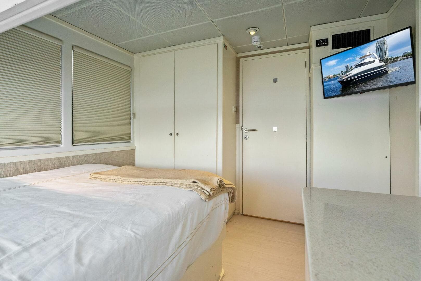 2004 Sabre 92 — photo 73