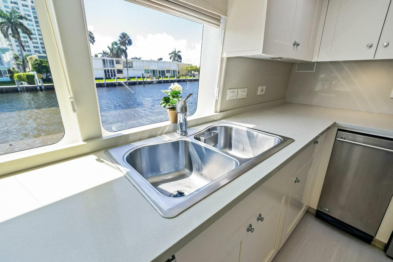 2004 Sabre 92 — photo 40