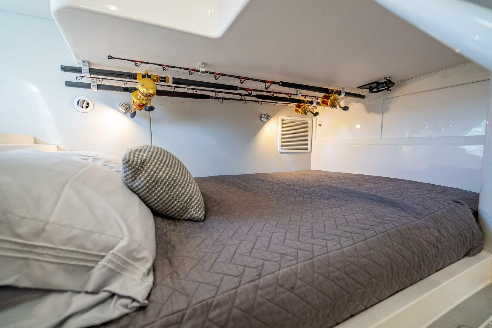 2020 Intrepid 407 Cuddy — photo 28