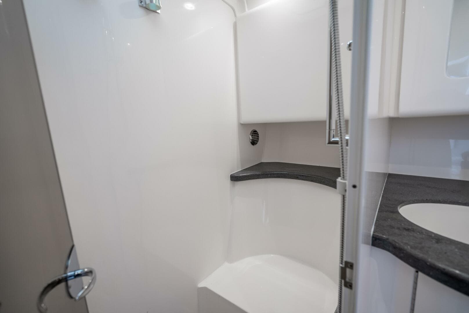 2020 Intrepid 407 Cuddy — photo 17