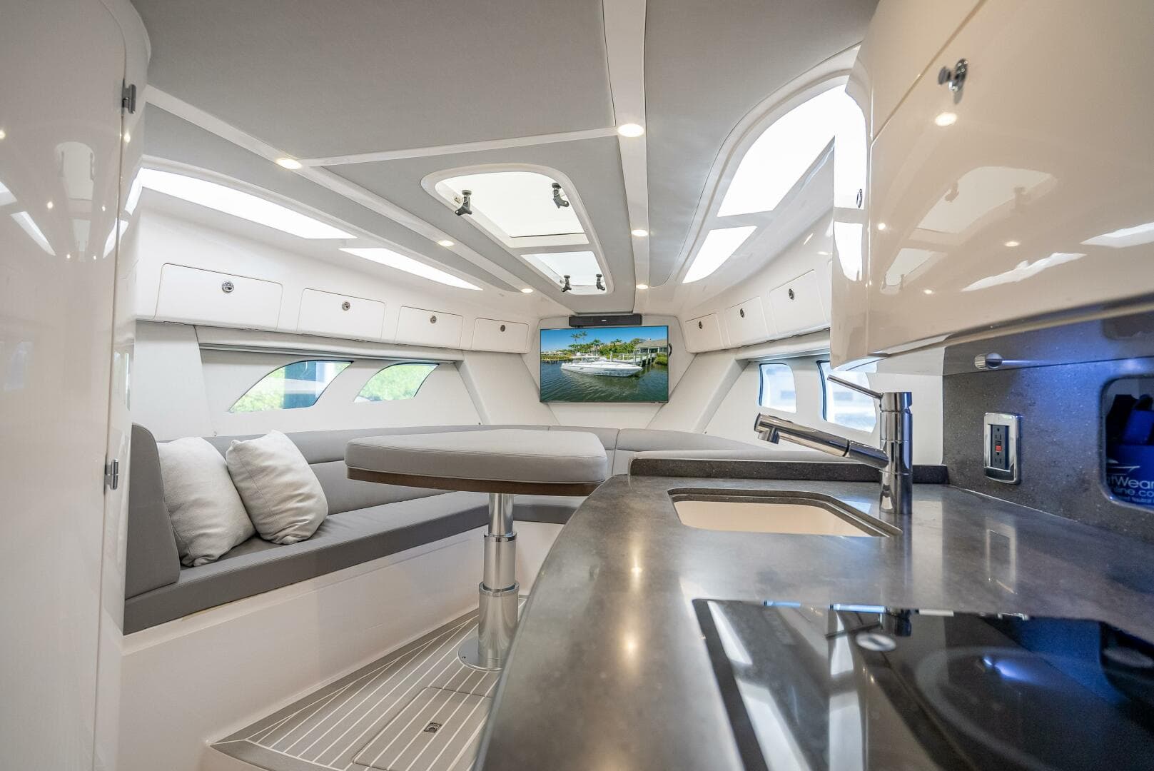 2020 Intrepid 407 Cuddy — photo 20