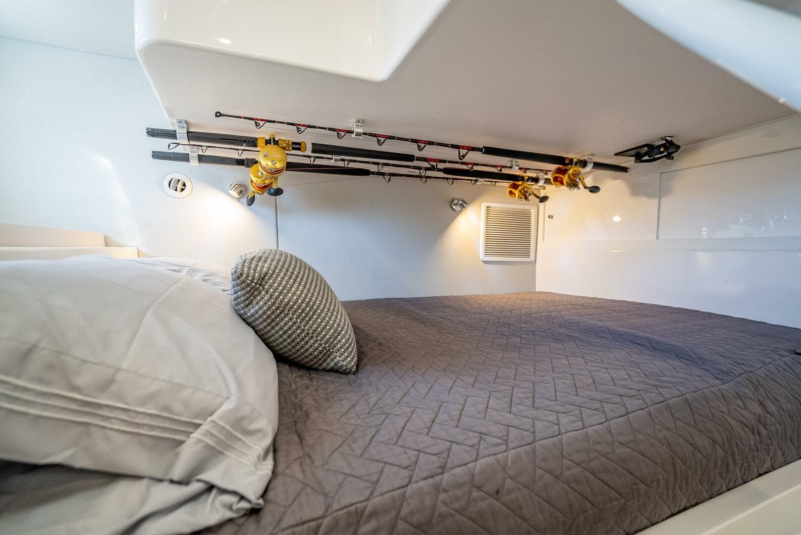 2020 Intrepid 407 Cuddy — photo 29