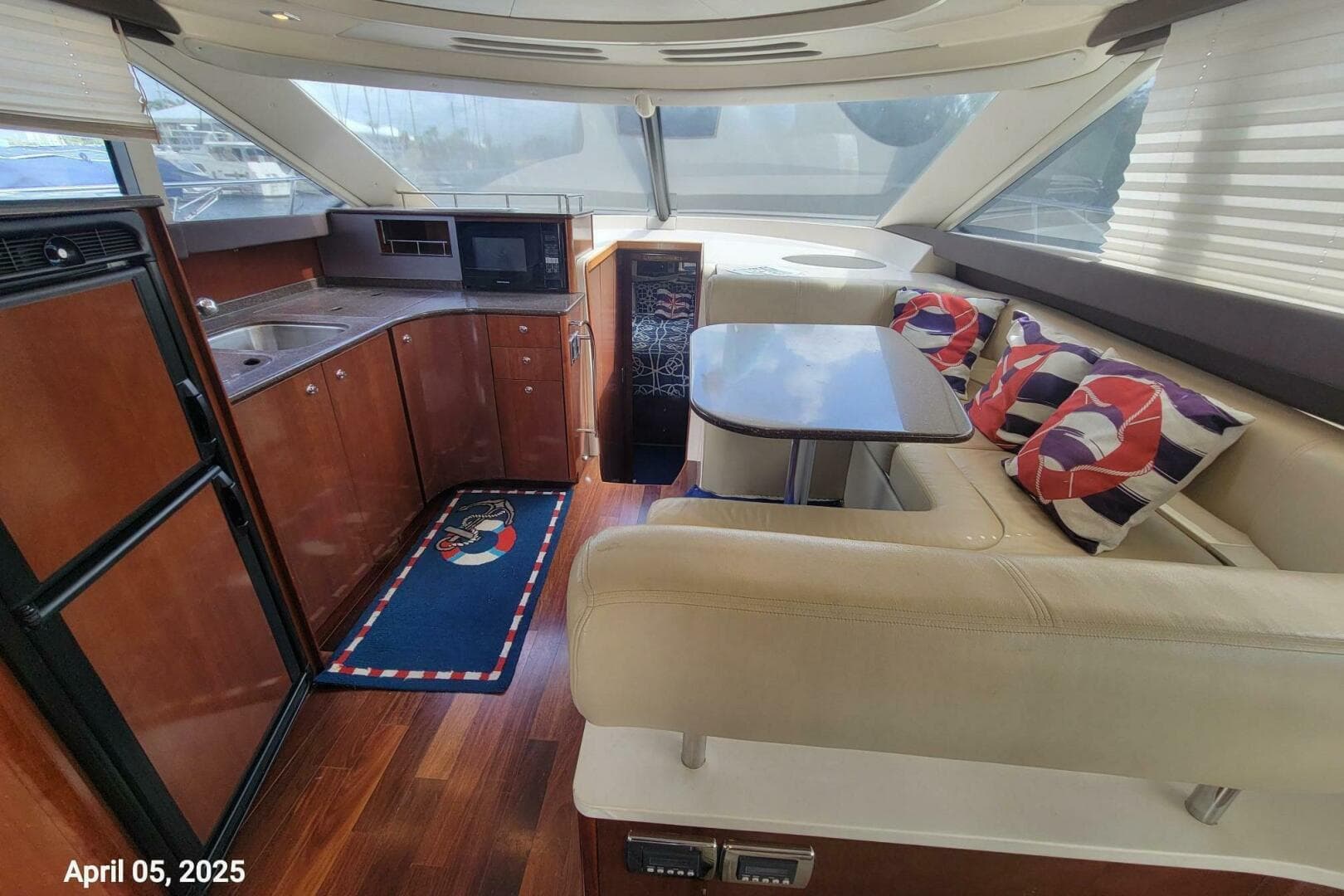 2011 Meridian 441 Sedan — photo 25