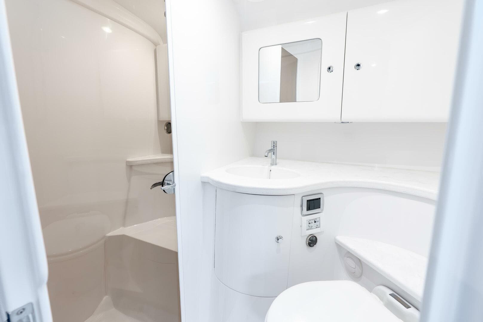 2025 Intrepid 41 Valor — photo 25