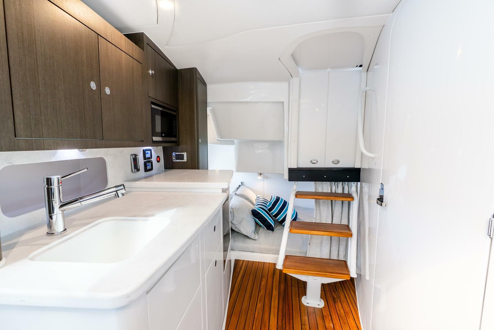 2025 Intrepid 41 Valor — photo 23