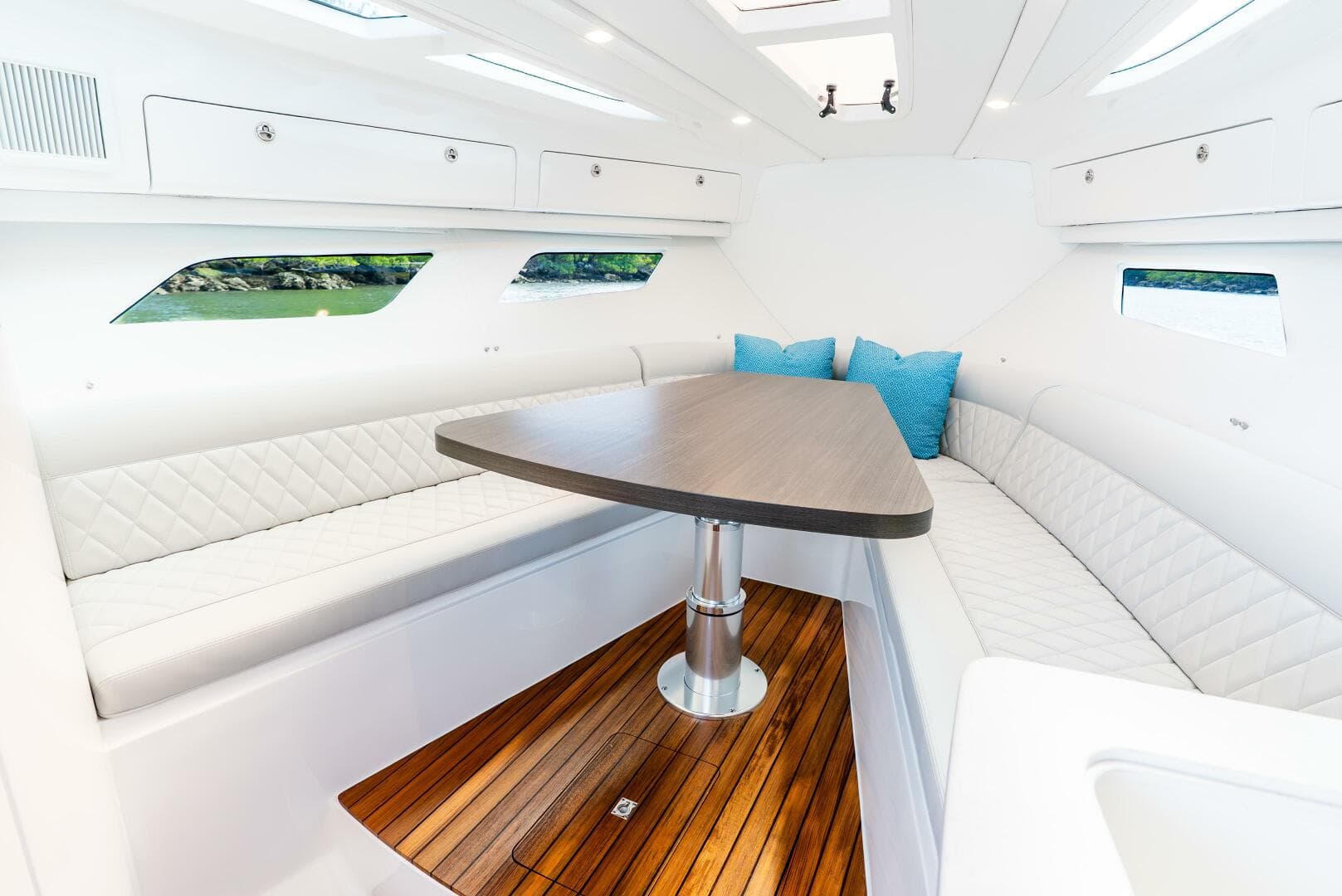 2025 Intrepid 41 Valor — photo 21