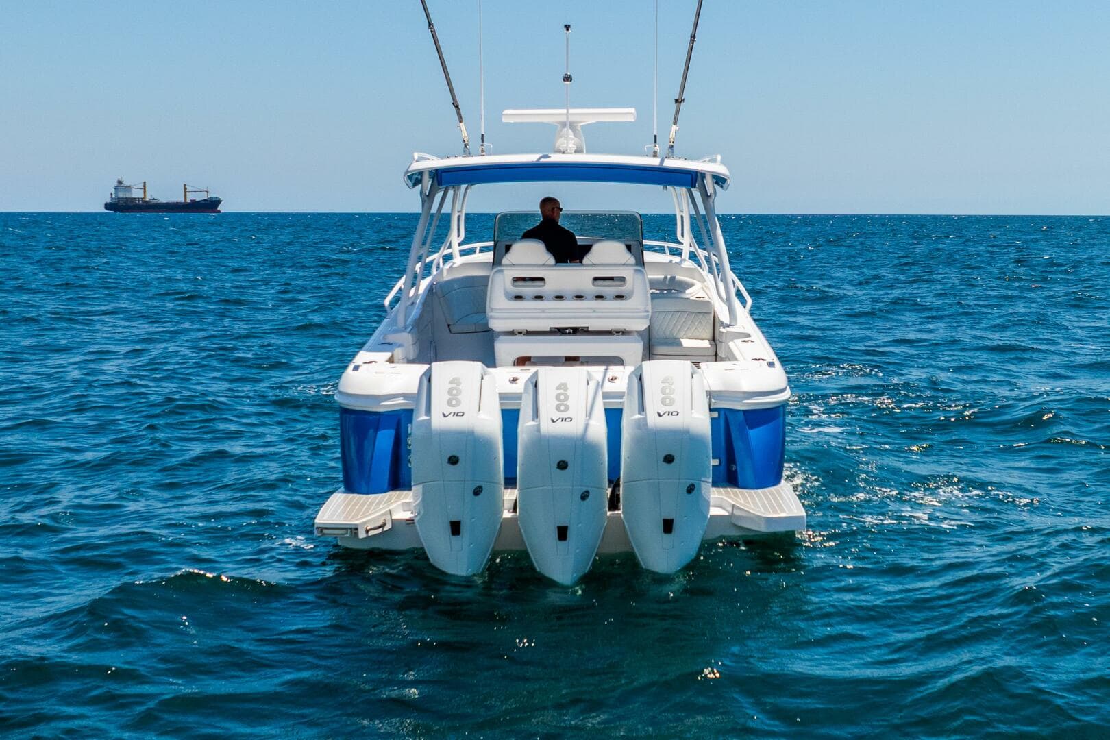 2025 Intrepid 41 Valor — photo 3