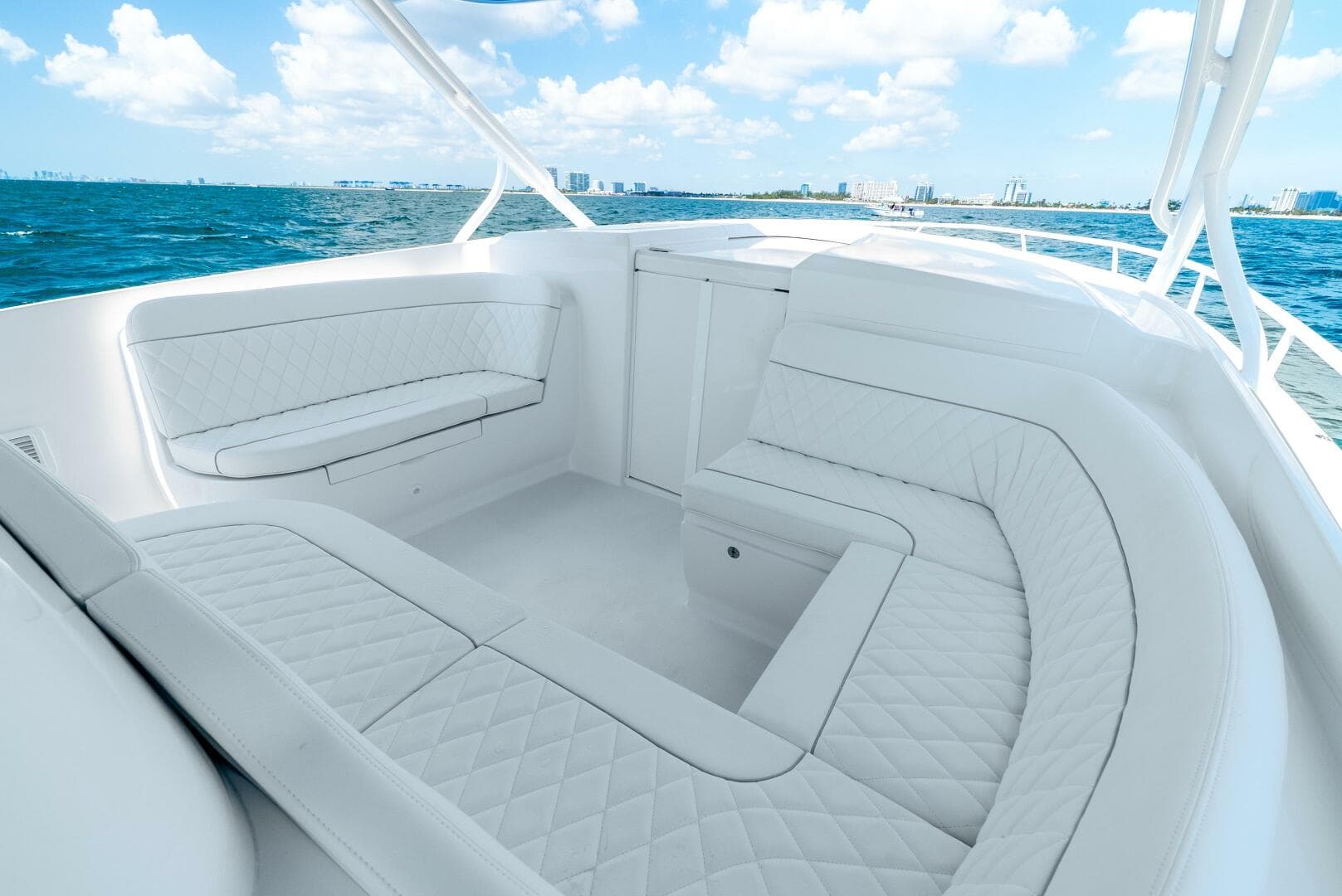 2025 Intrepid 41 Valor — photo 41