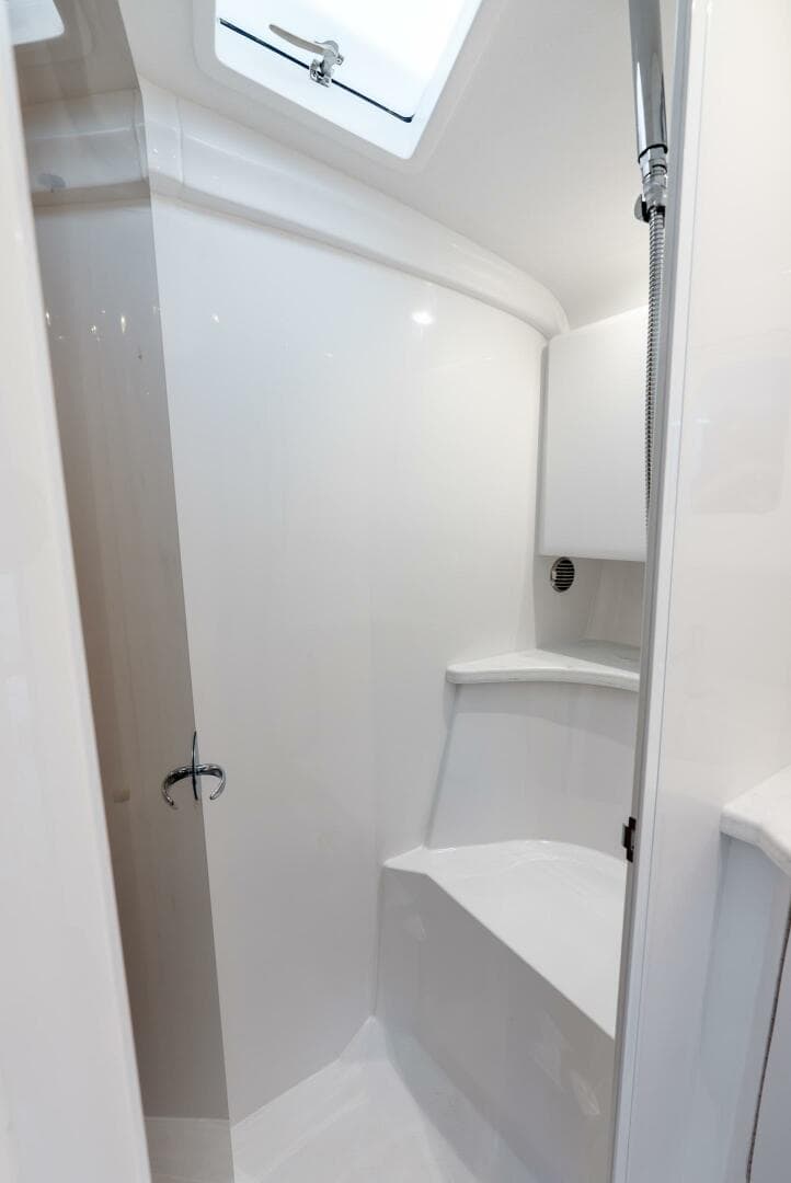 2025 Intrepid 41 Valor — photo 27