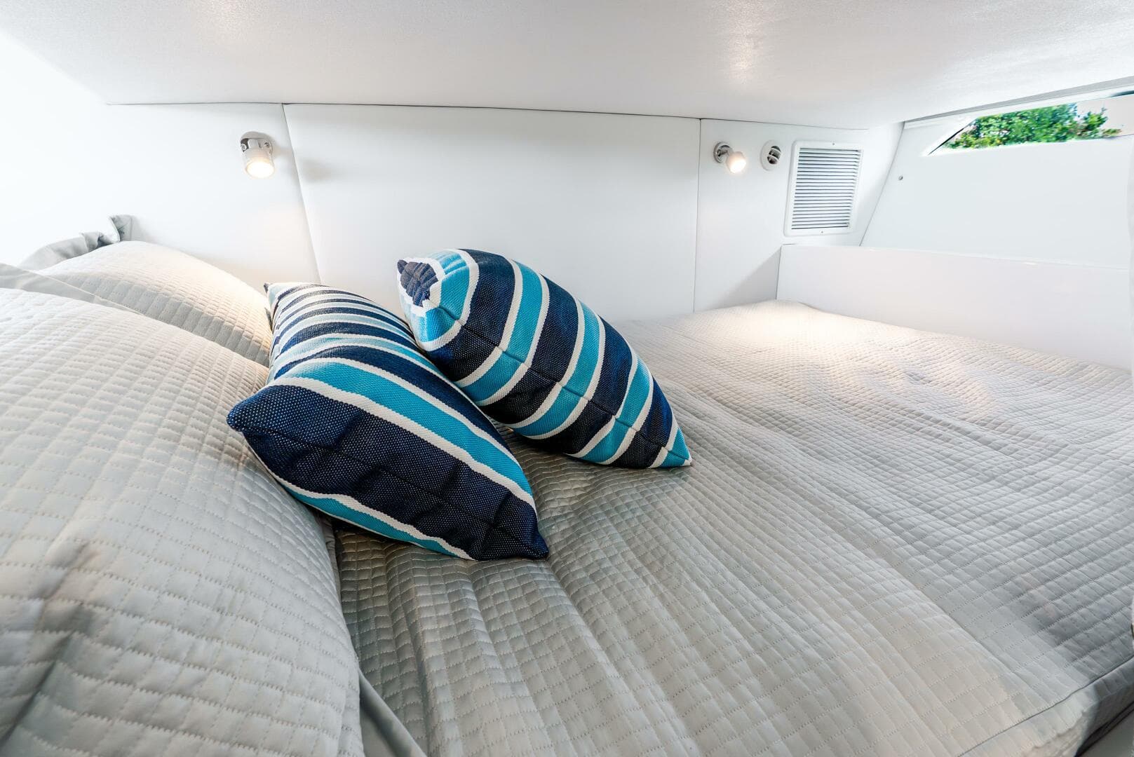 2025 Intrepid 41 Valor — photo 24