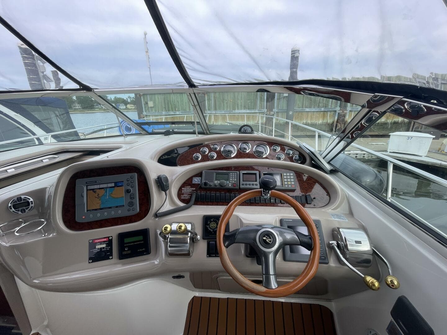 2000 Sea Ray 380 Sundancer — photo 10