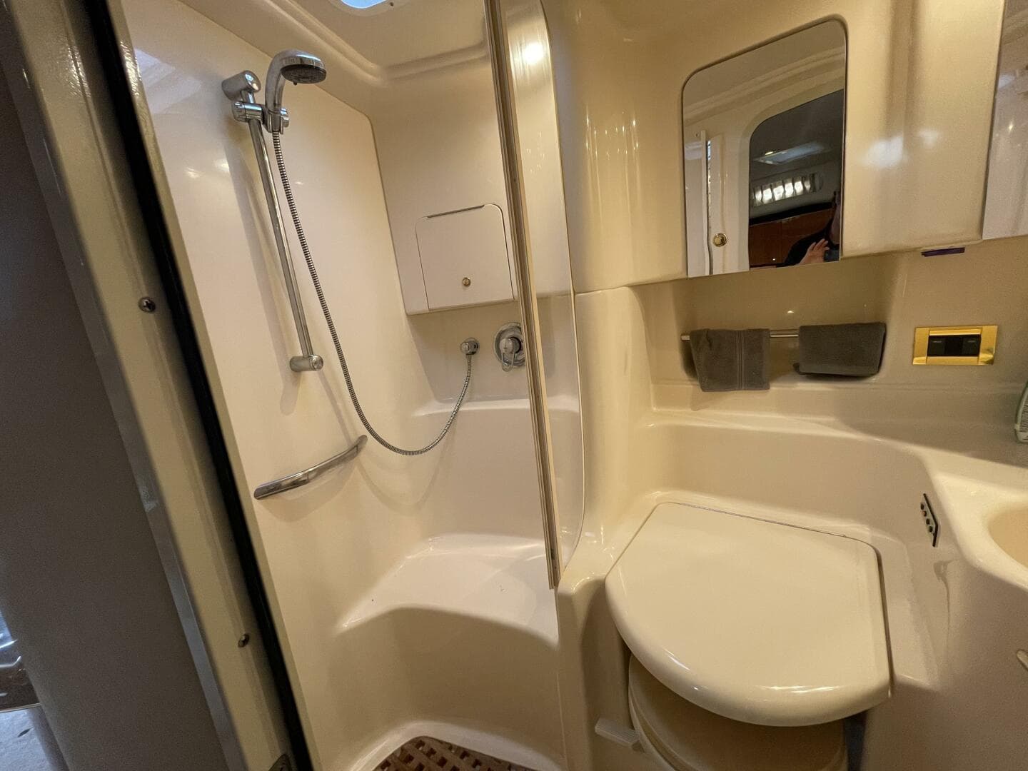 2000 Sea Ray 380 Sundancer — photo 18