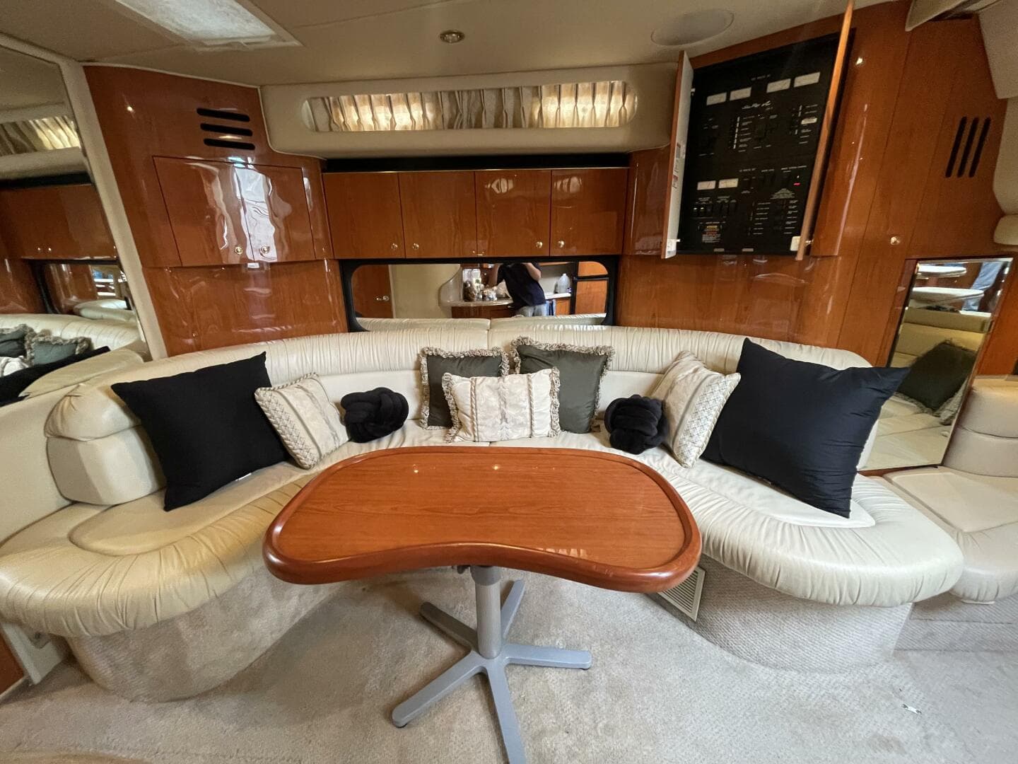 2000 Sea Ray 380 Sundancer — photo 13