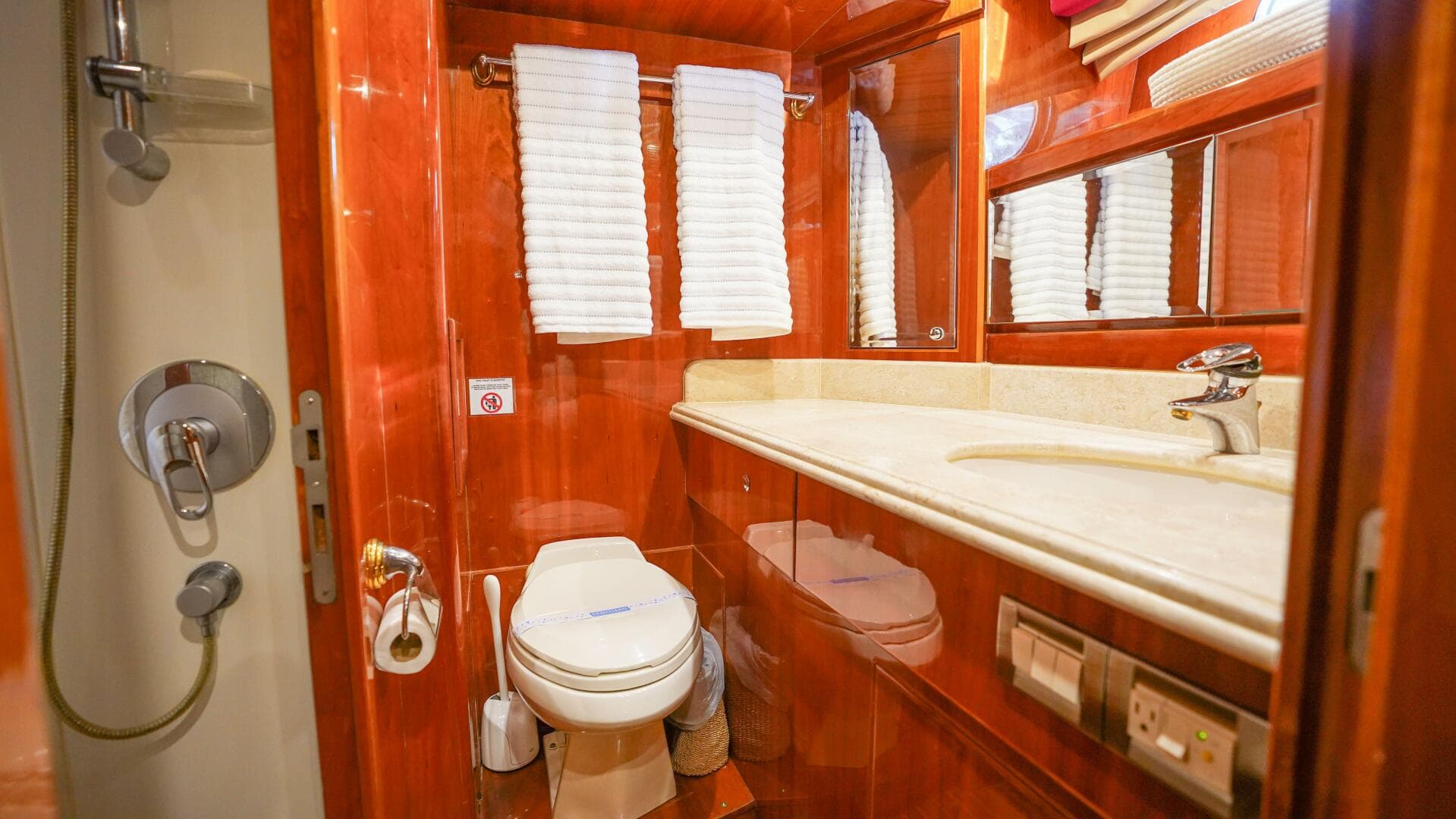 2001 Motor Yacht 82 — photo 40