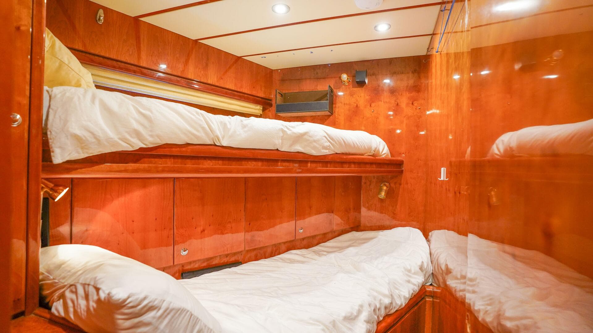 2001 Motor Yacht 82 — photo 42