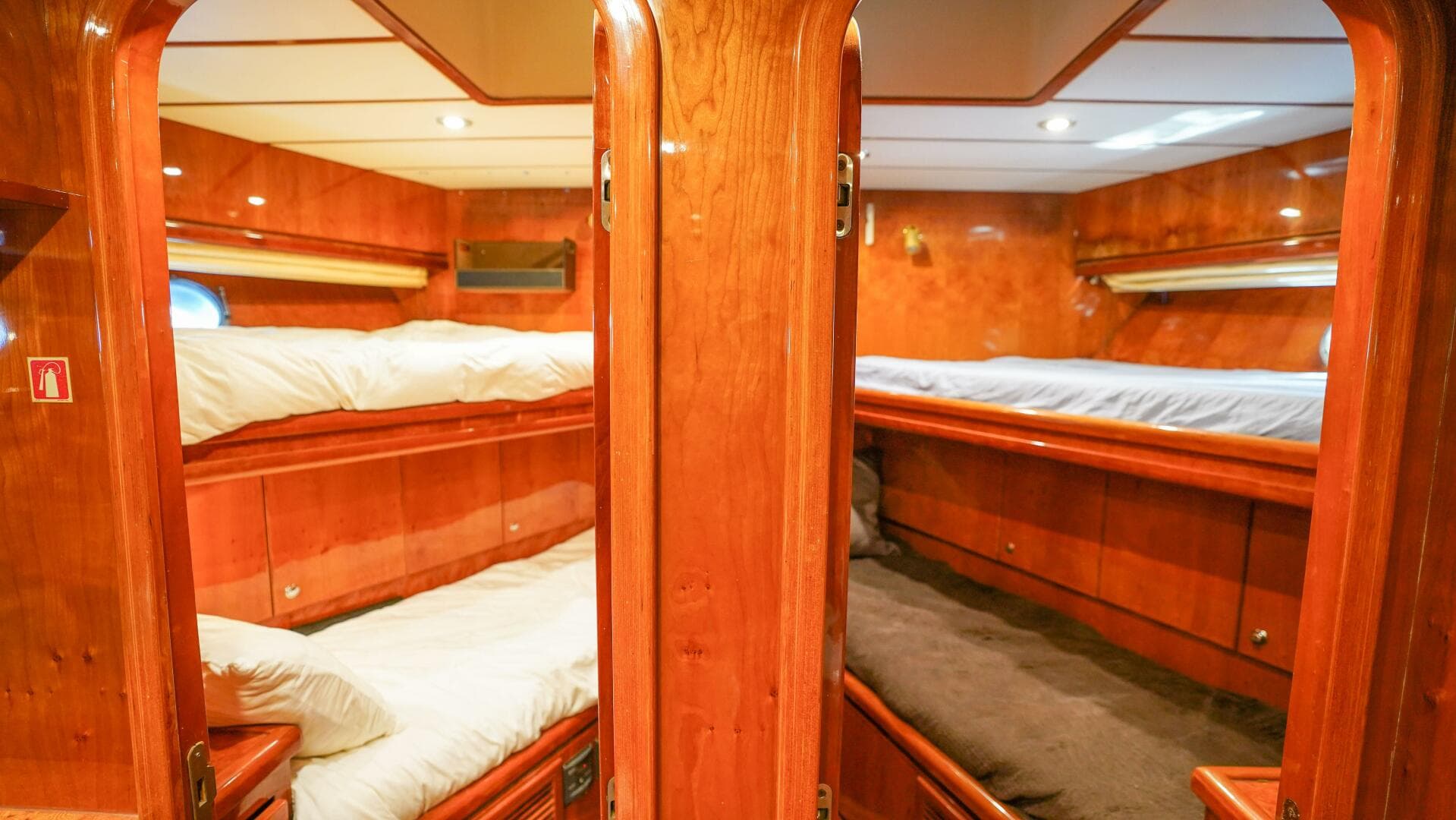 2001 Motor Yacht 82 — photo 43