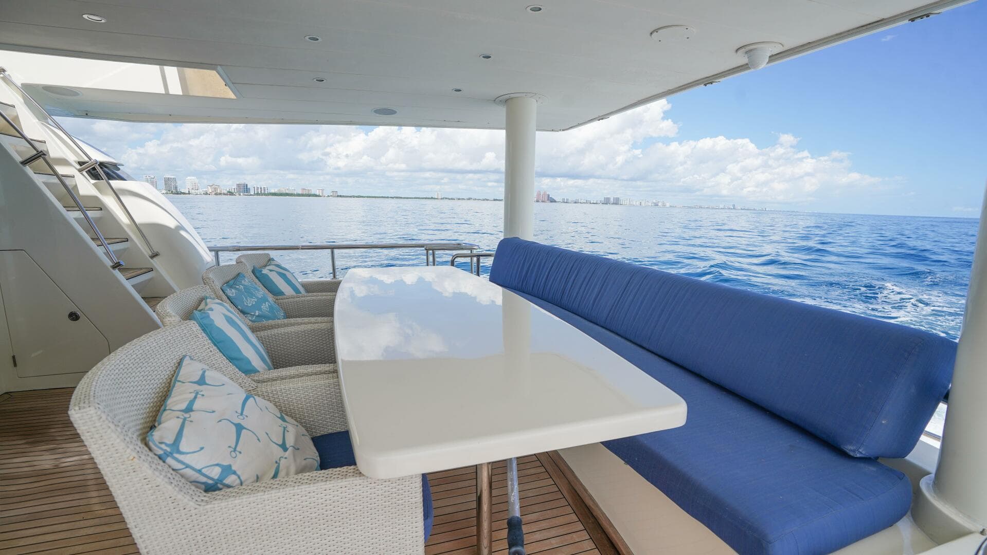 2001 Motor Yacht 82 — photo 14