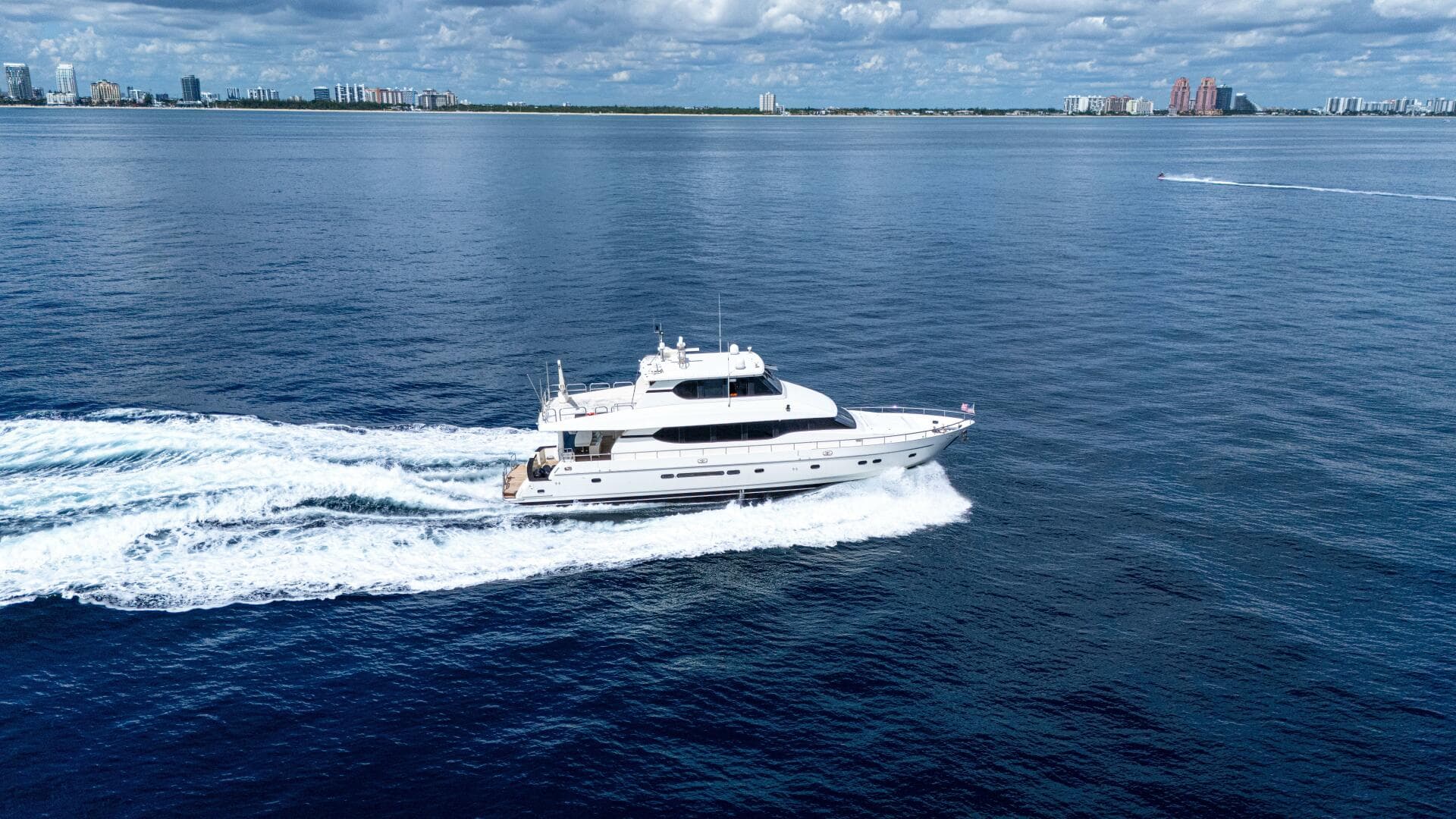 2001 Motor Yacht 82 — photo 2