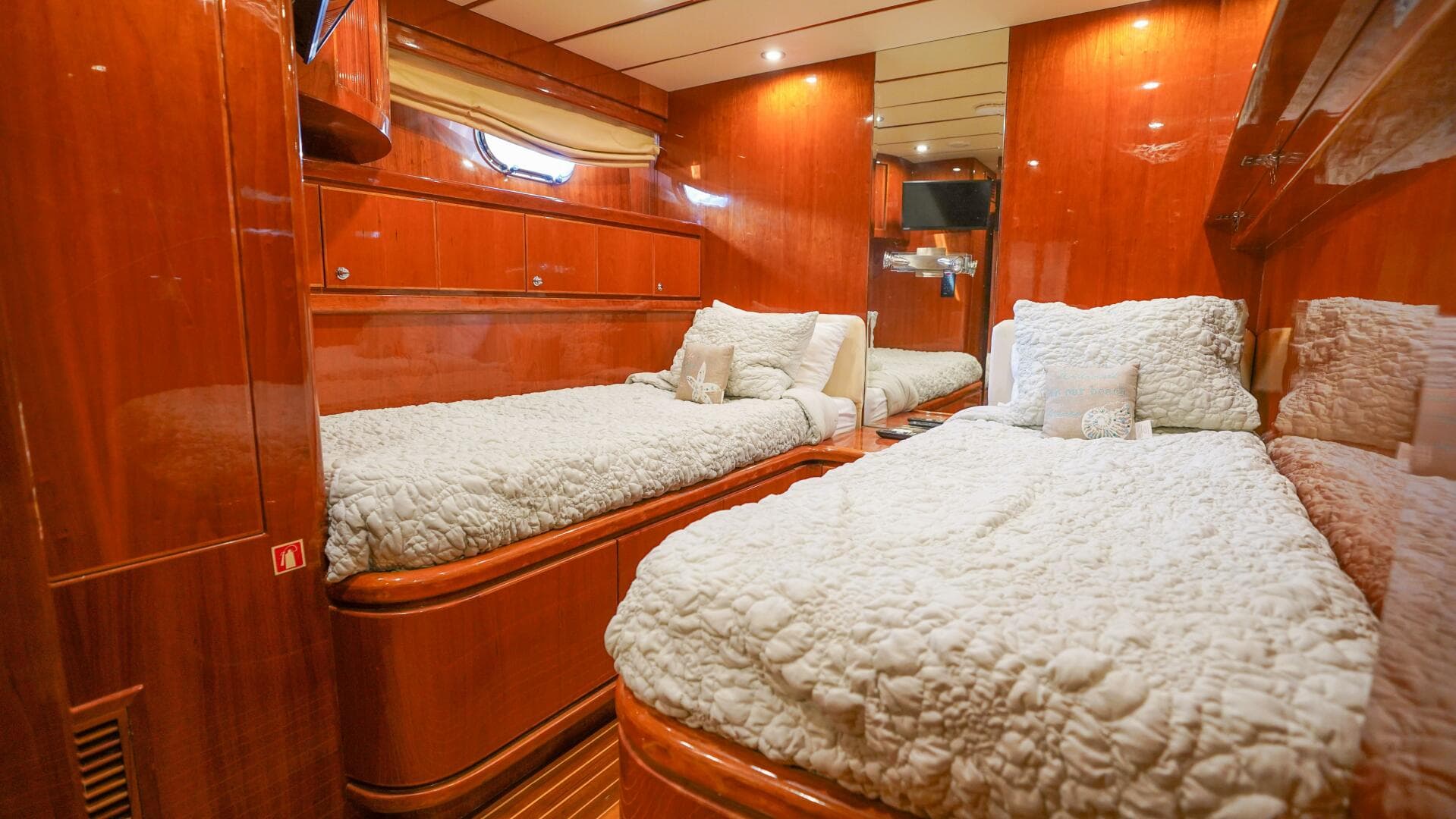 2001 Motor Yacht 82 — photo 39