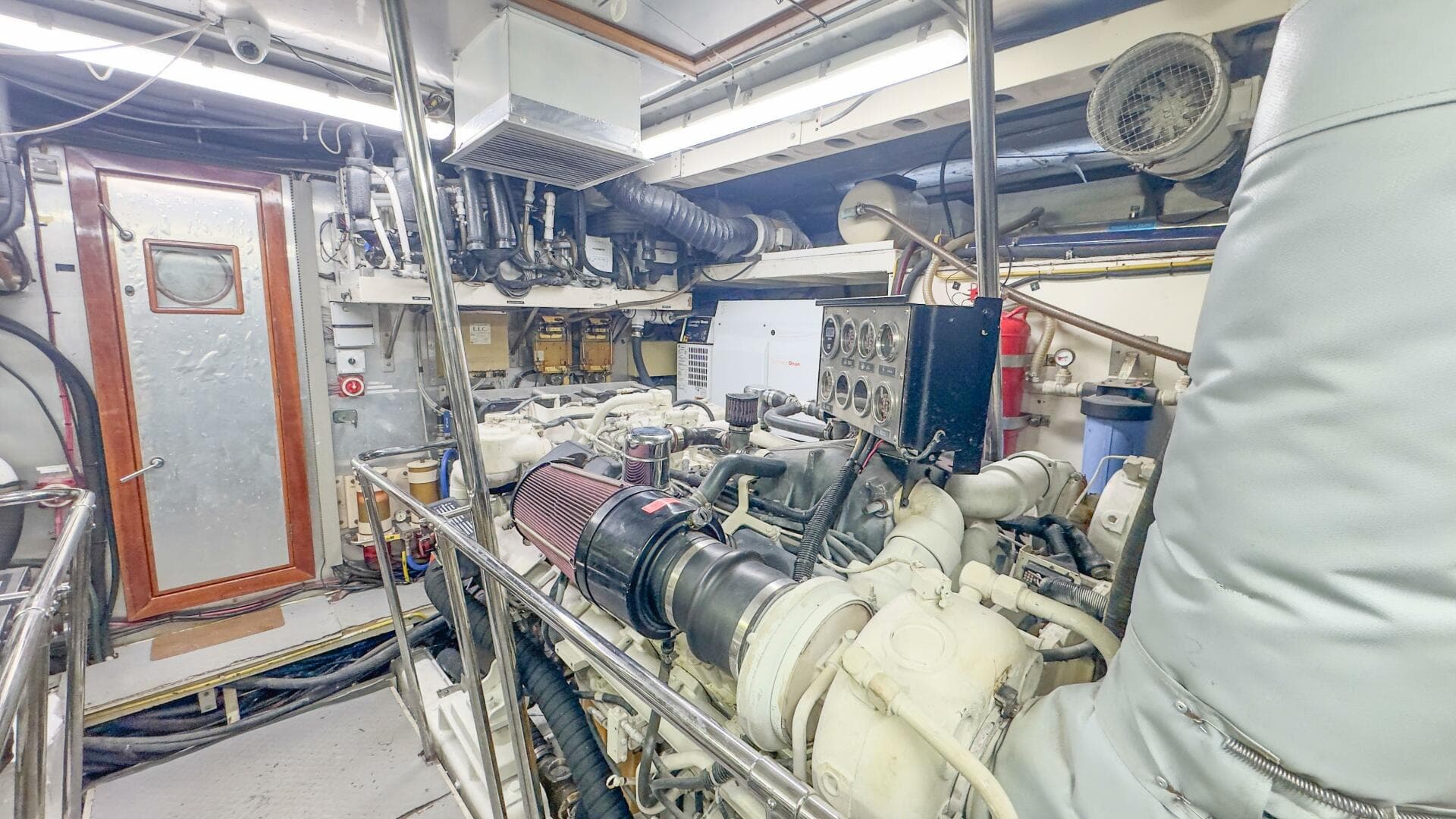 2001 Motor Yacht 82 — photo 48