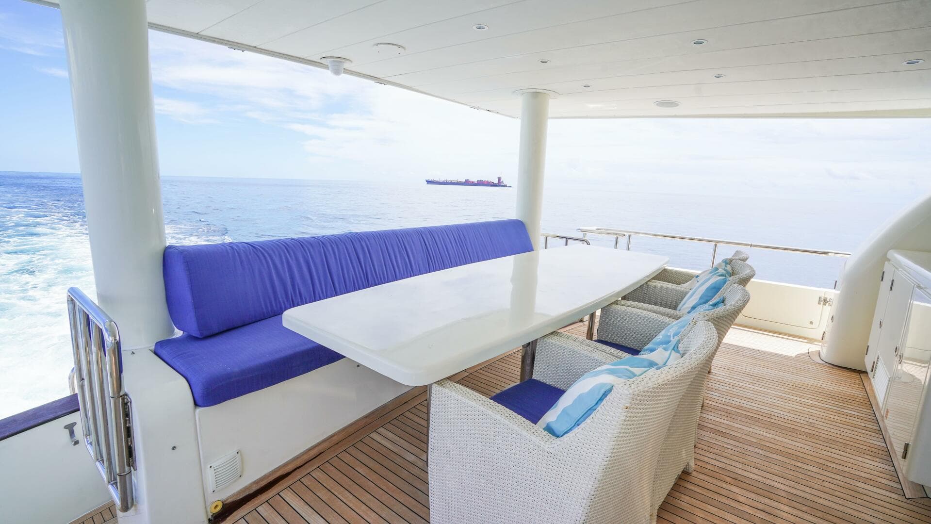 2001 Motor Yacht 82 — photo 12