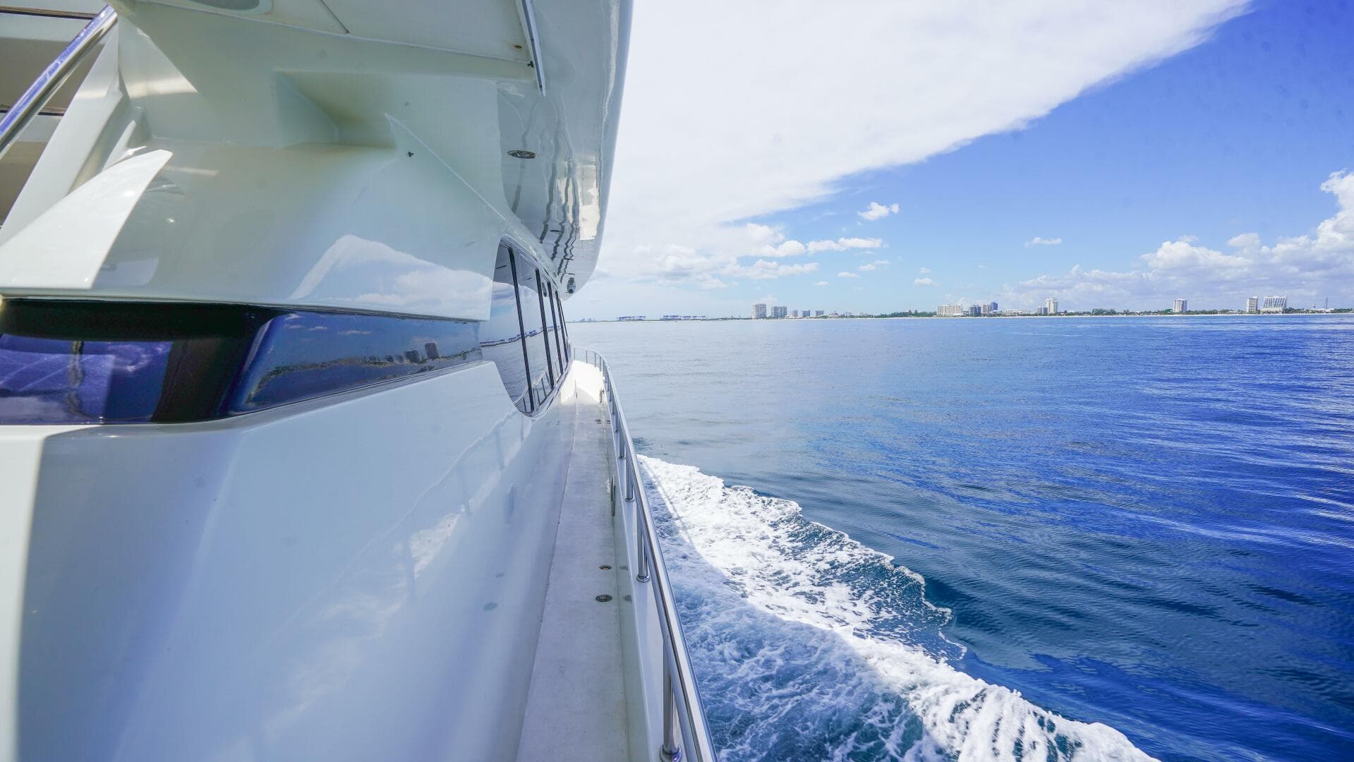 2001 Motor Yacht 82 — photo 11