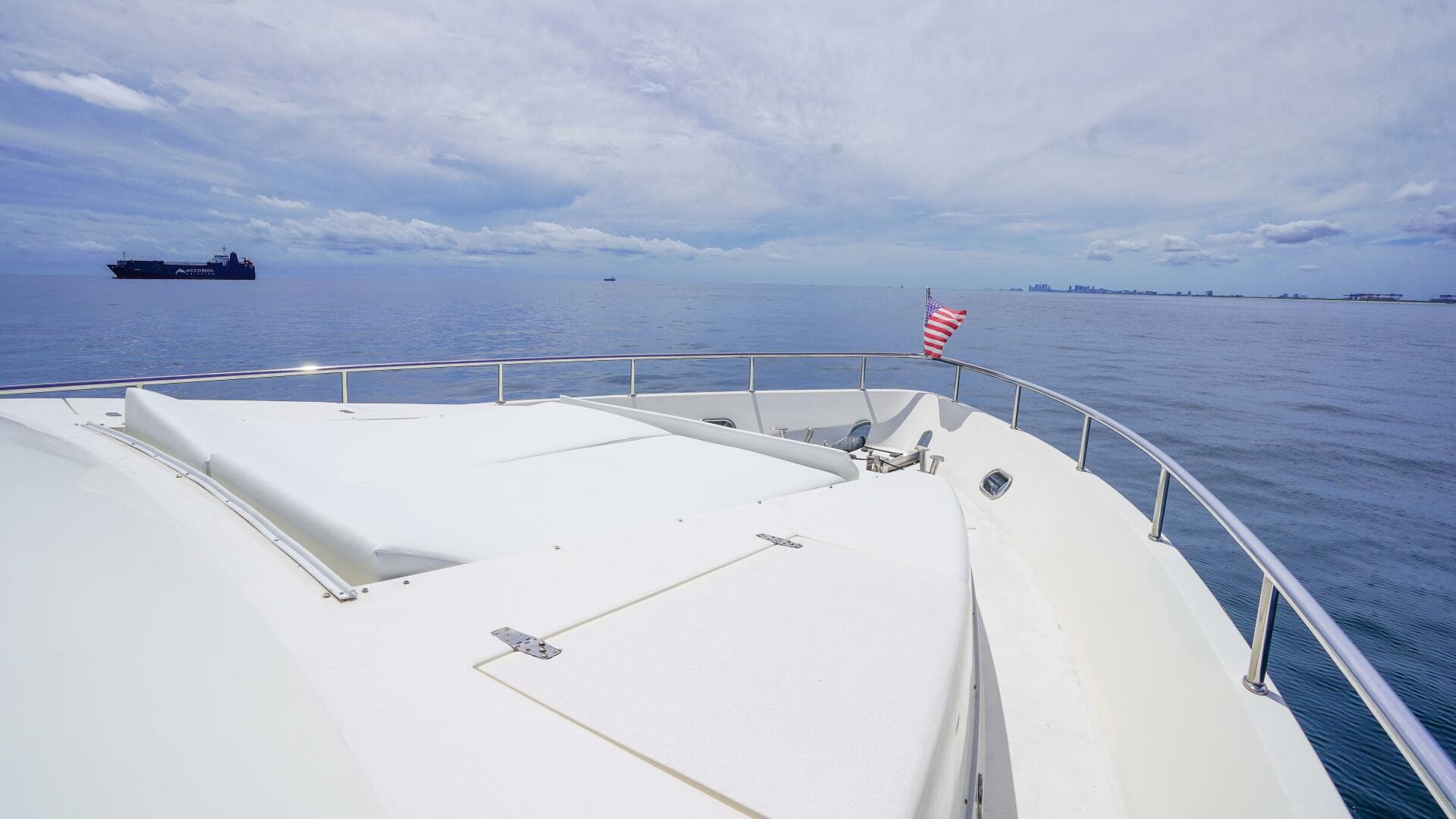 2001 Motor Yacht 82 — photo 7