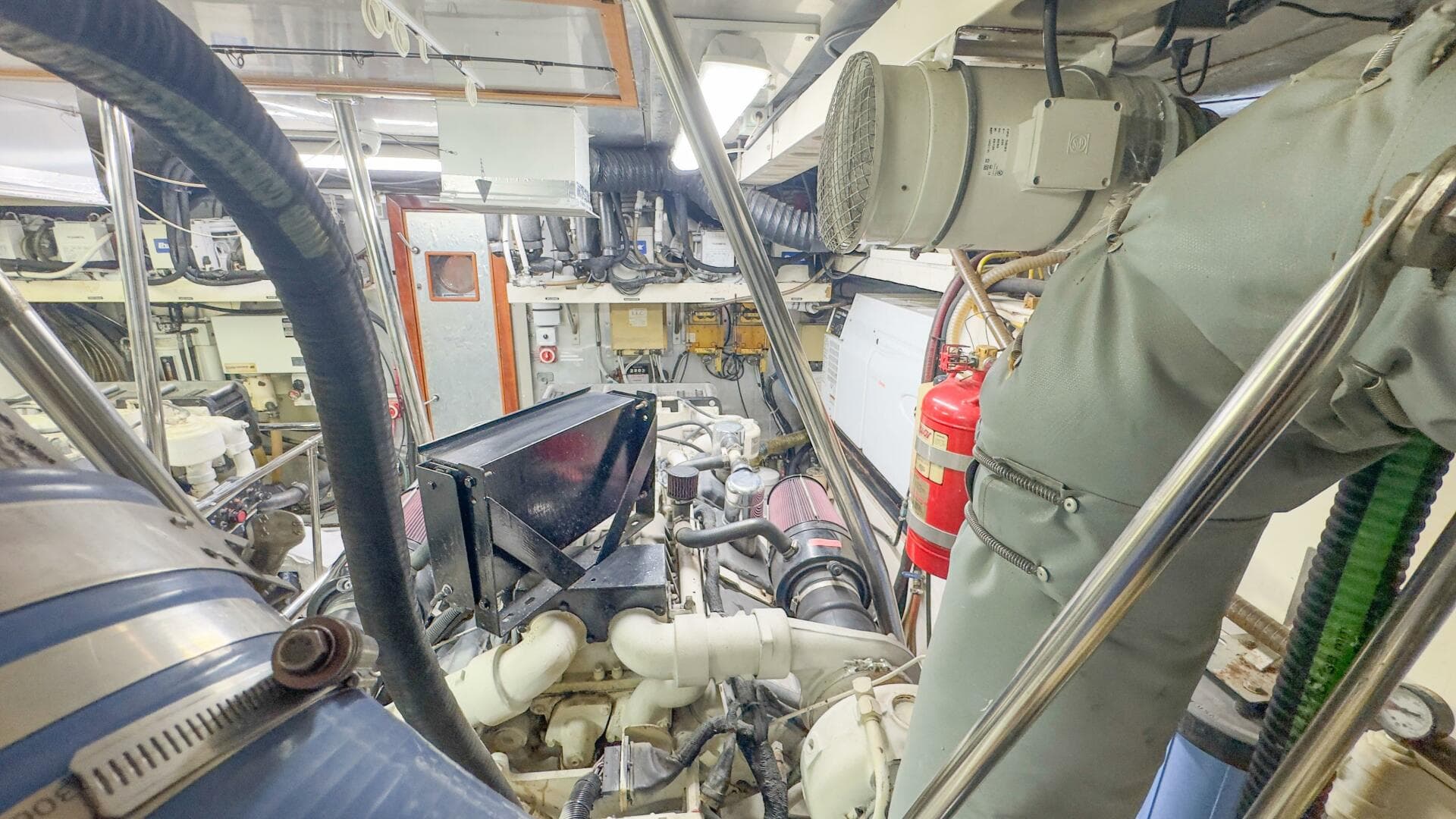 2001 Motor Yacht 82 — photo 47