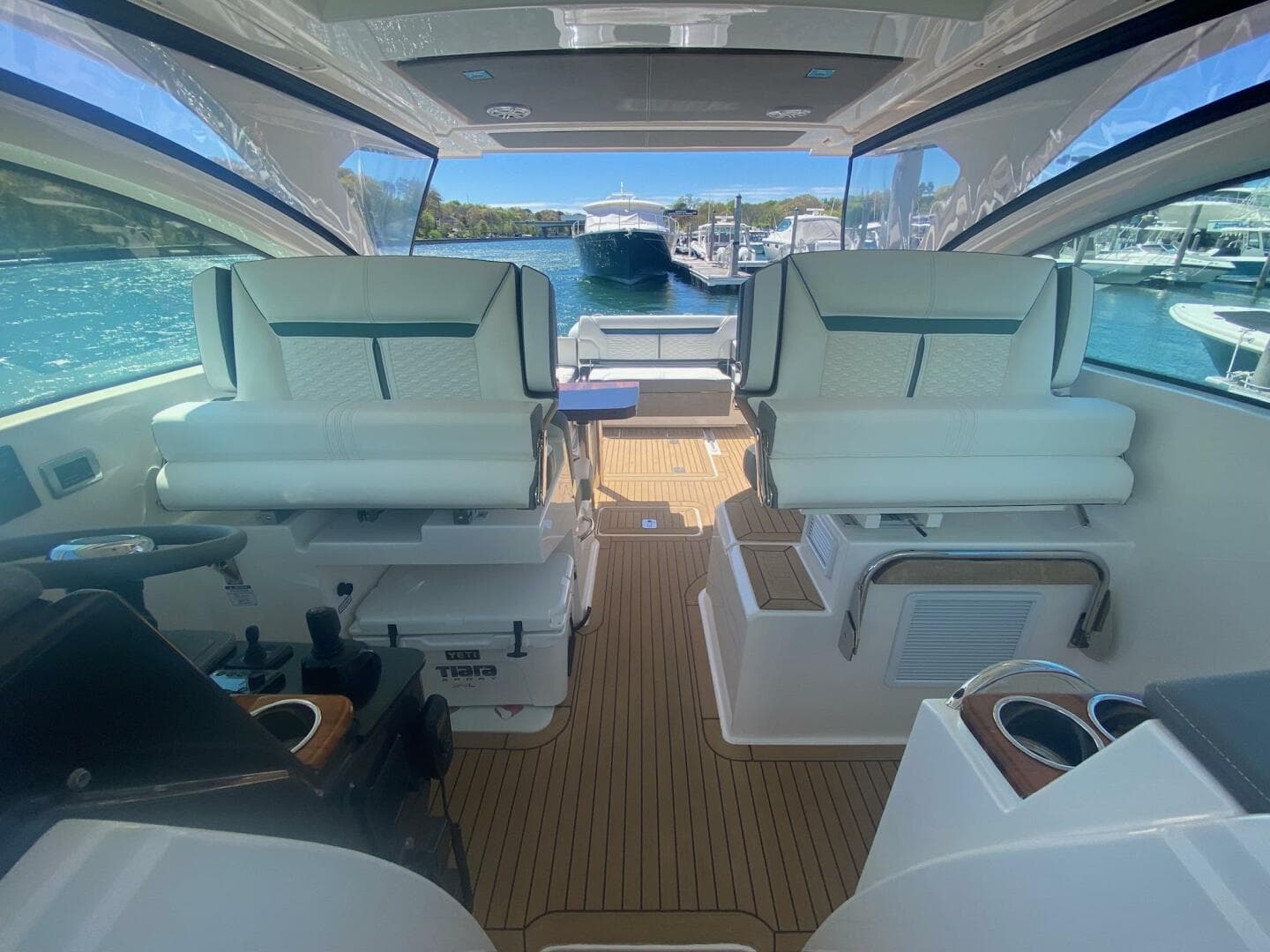 2019 Tiara Yachts 34 LX — photo 27