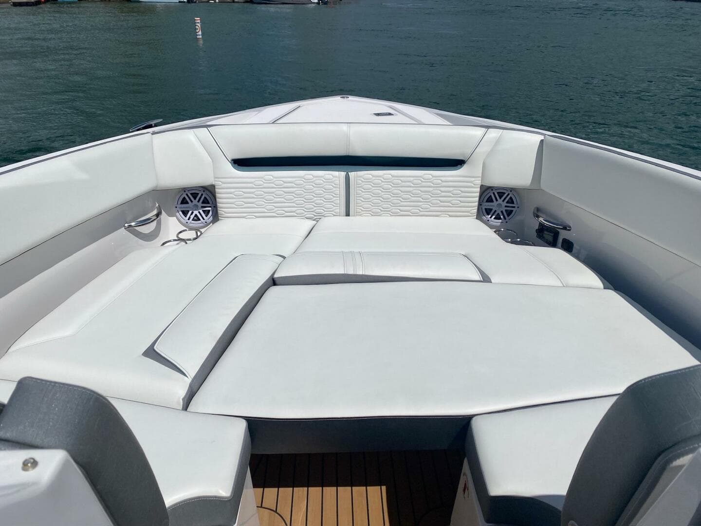 2019 Tiara Yachts 34 LX — photo 15