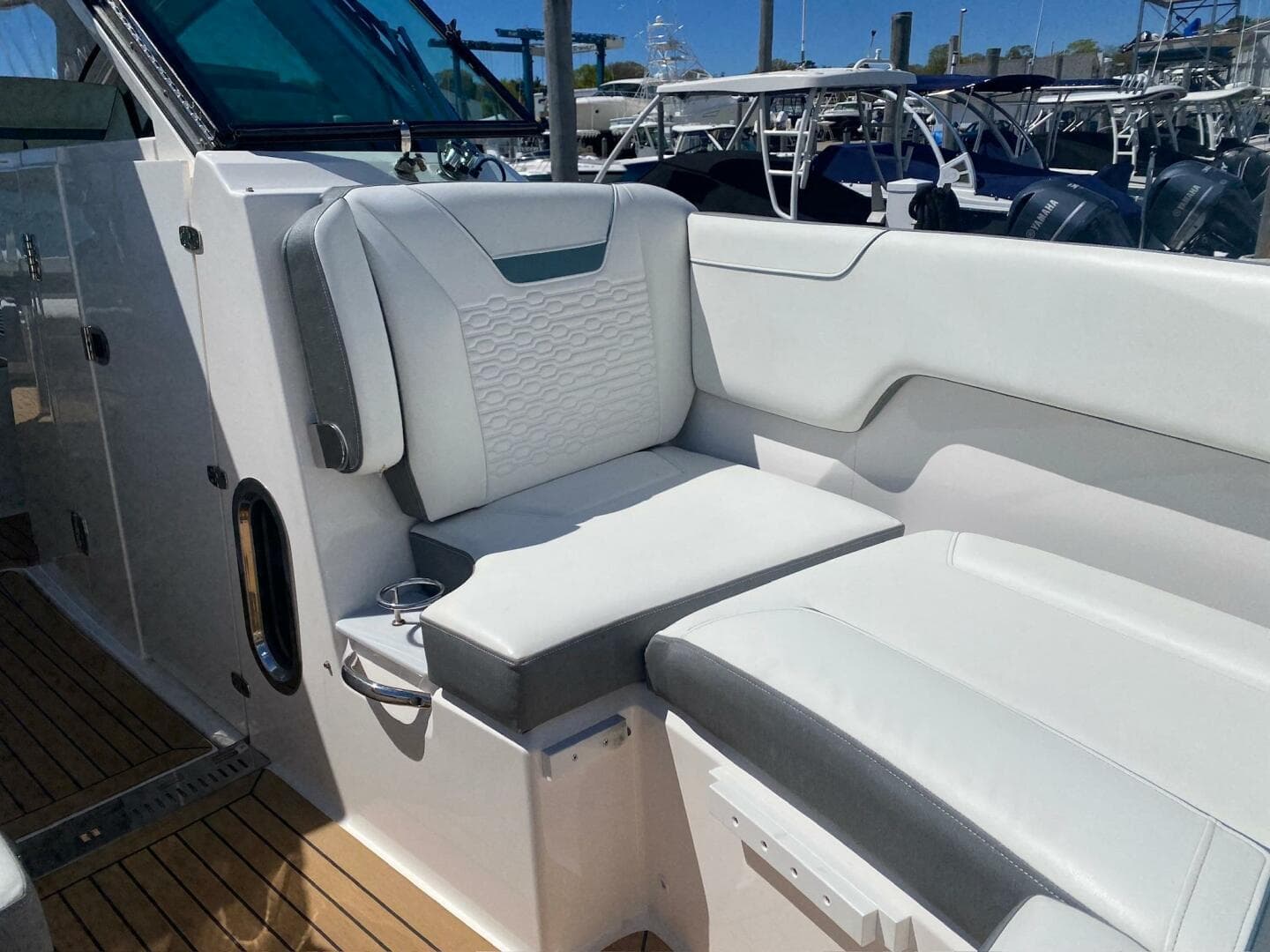 2019 Tiara Yachts 34 LX — photo 16
