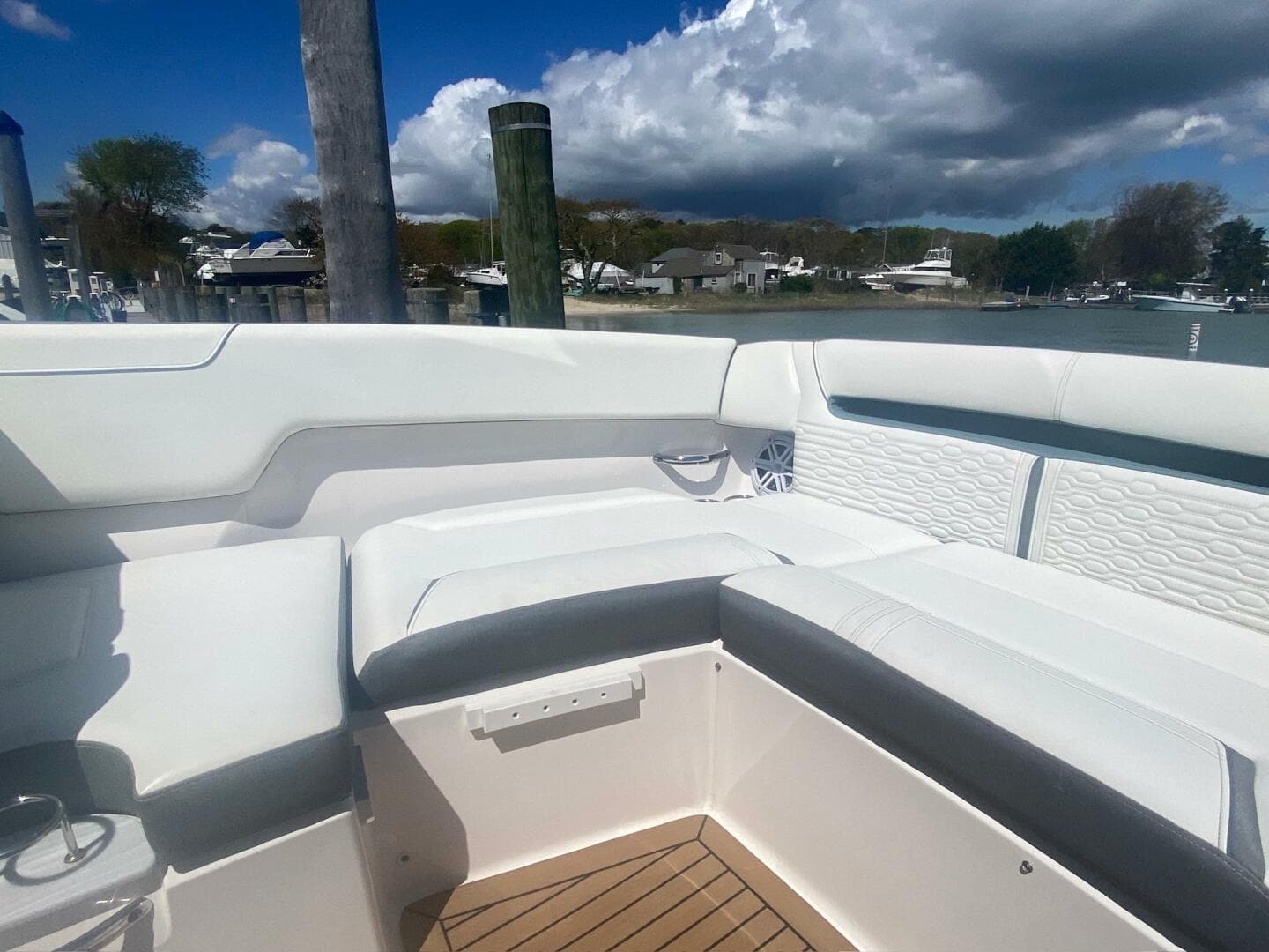 2019 Tiara Yachts 34 LX — photo 19