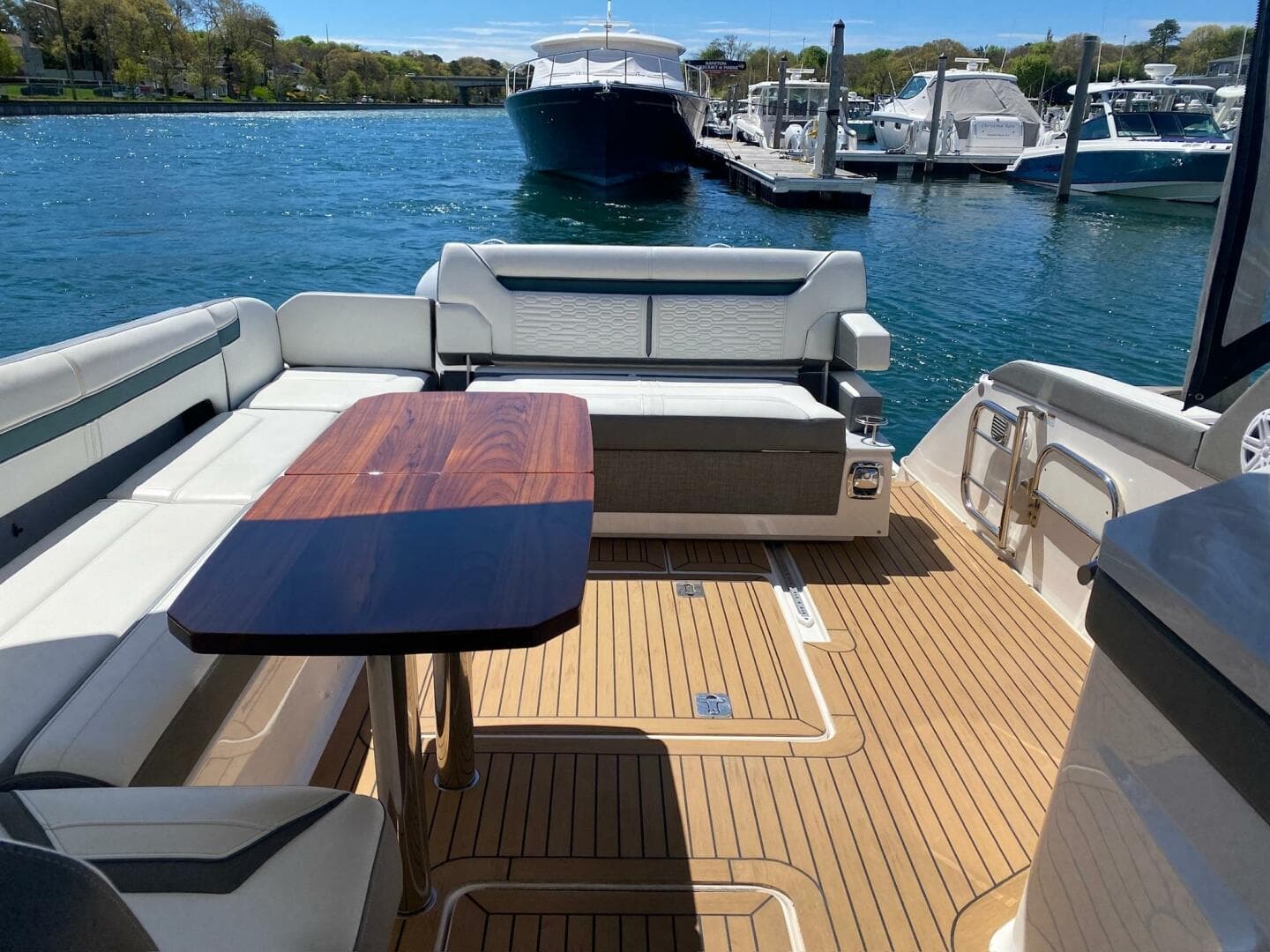 2019 Tiara Yachts 34 LX — photo 22