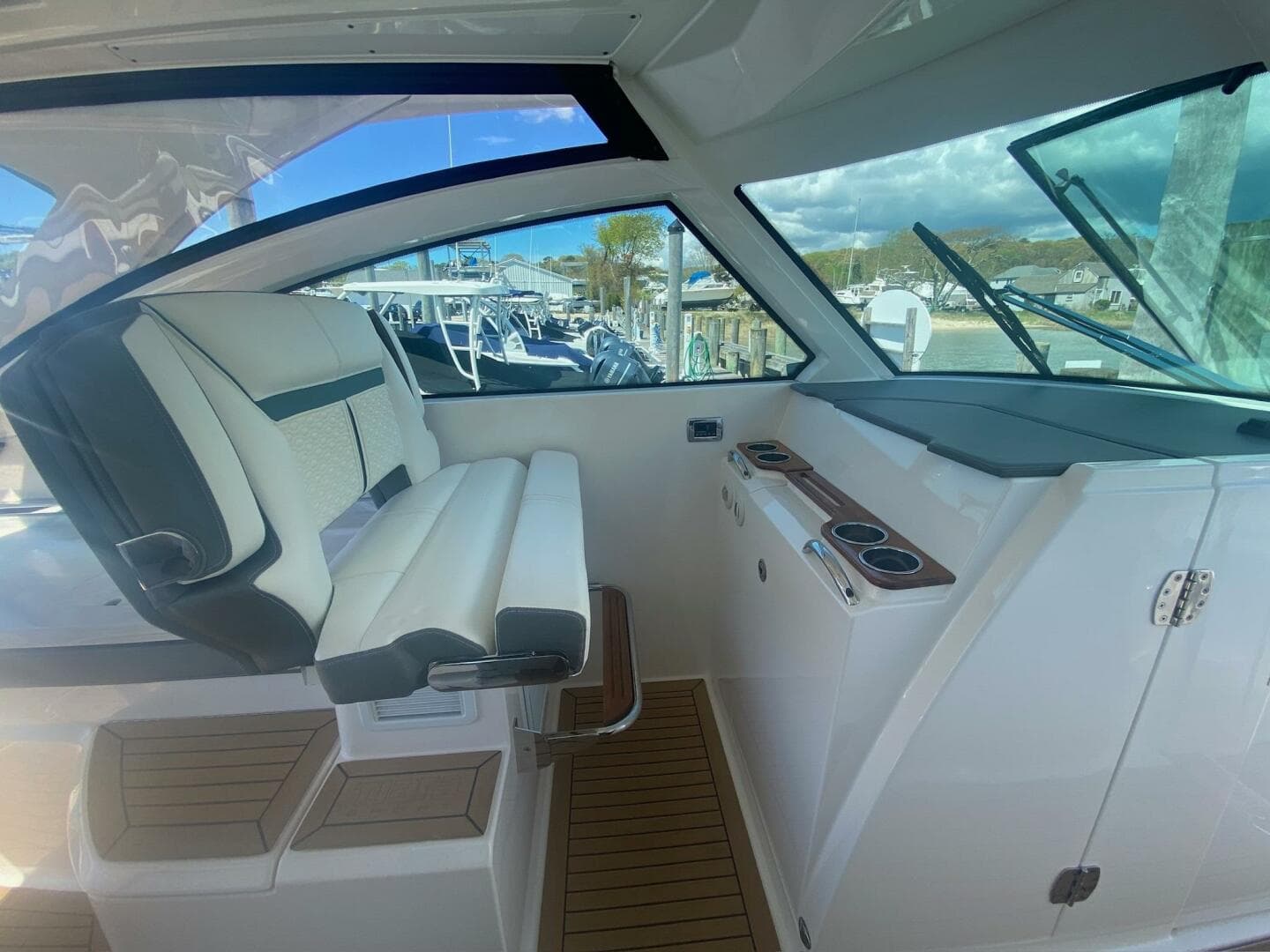 2019 Tiara Yachts 34 LX — photo 25