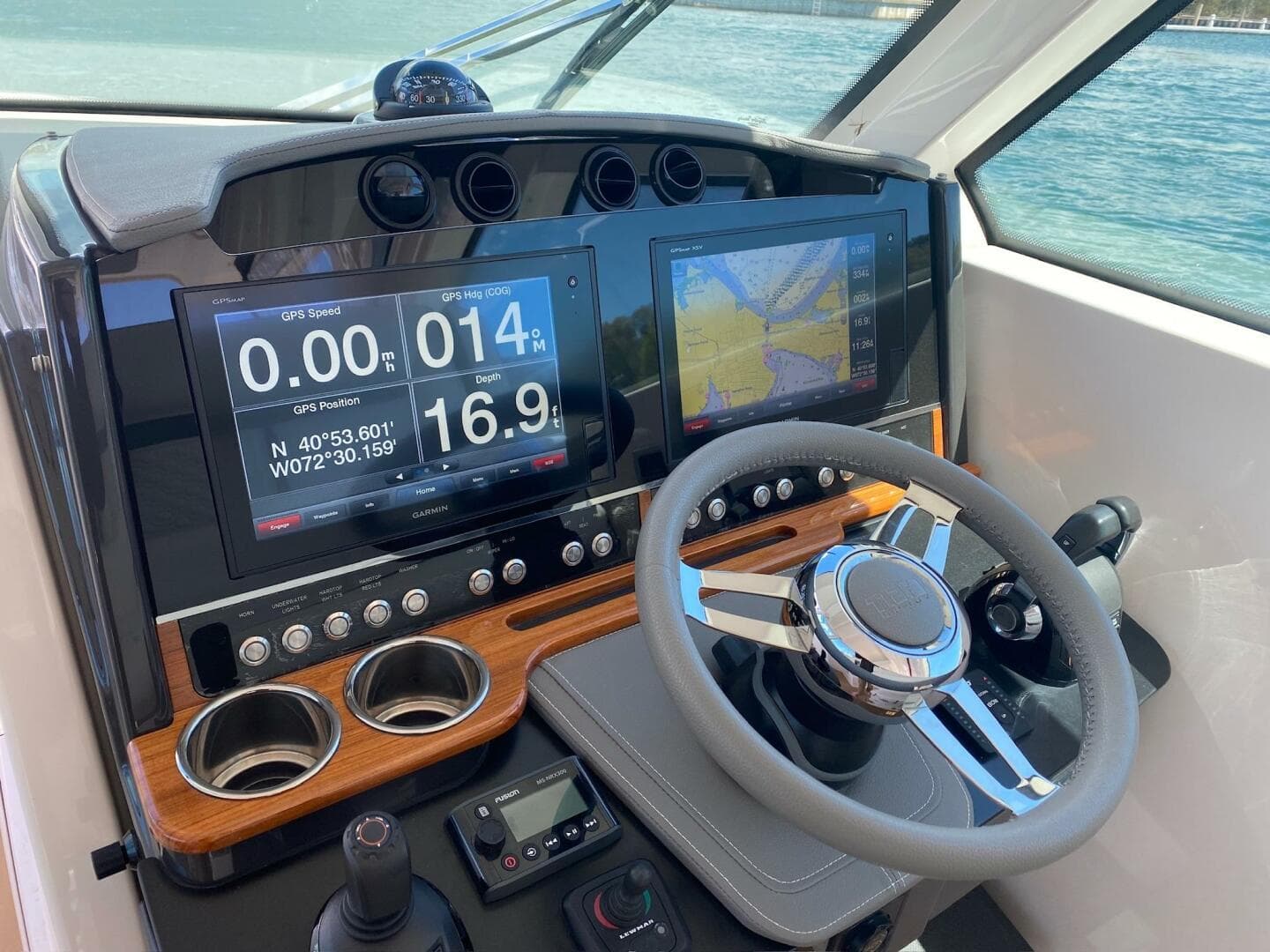 2019 Tiara Yachts 34 LX — photo 45